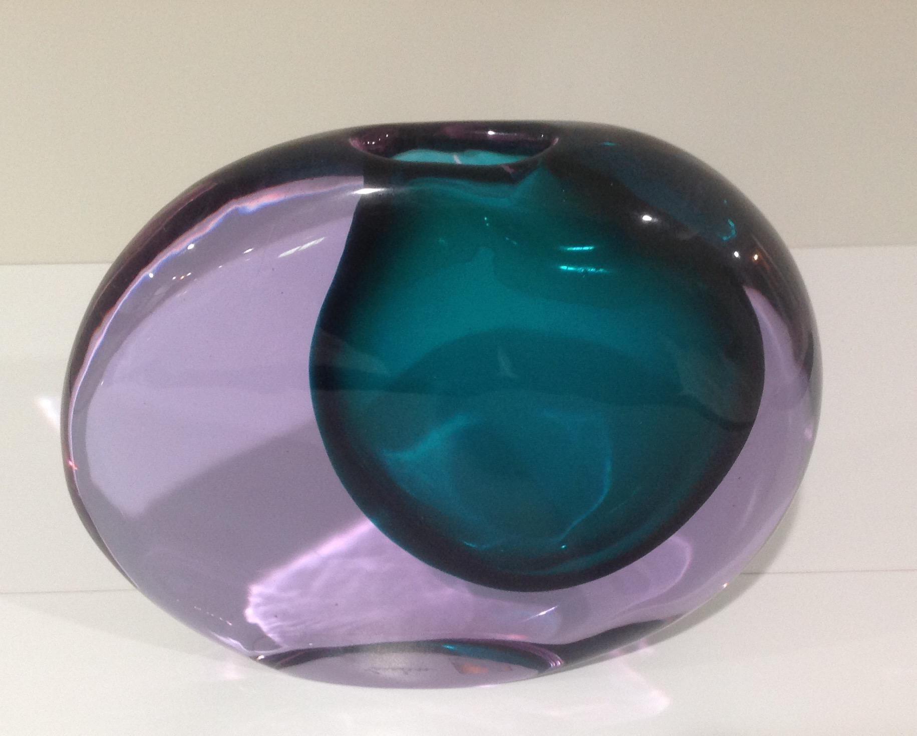 Amazing Momento vase in Alexandrite glass, and blue. Designed by Antonio Daros for Cenedese.