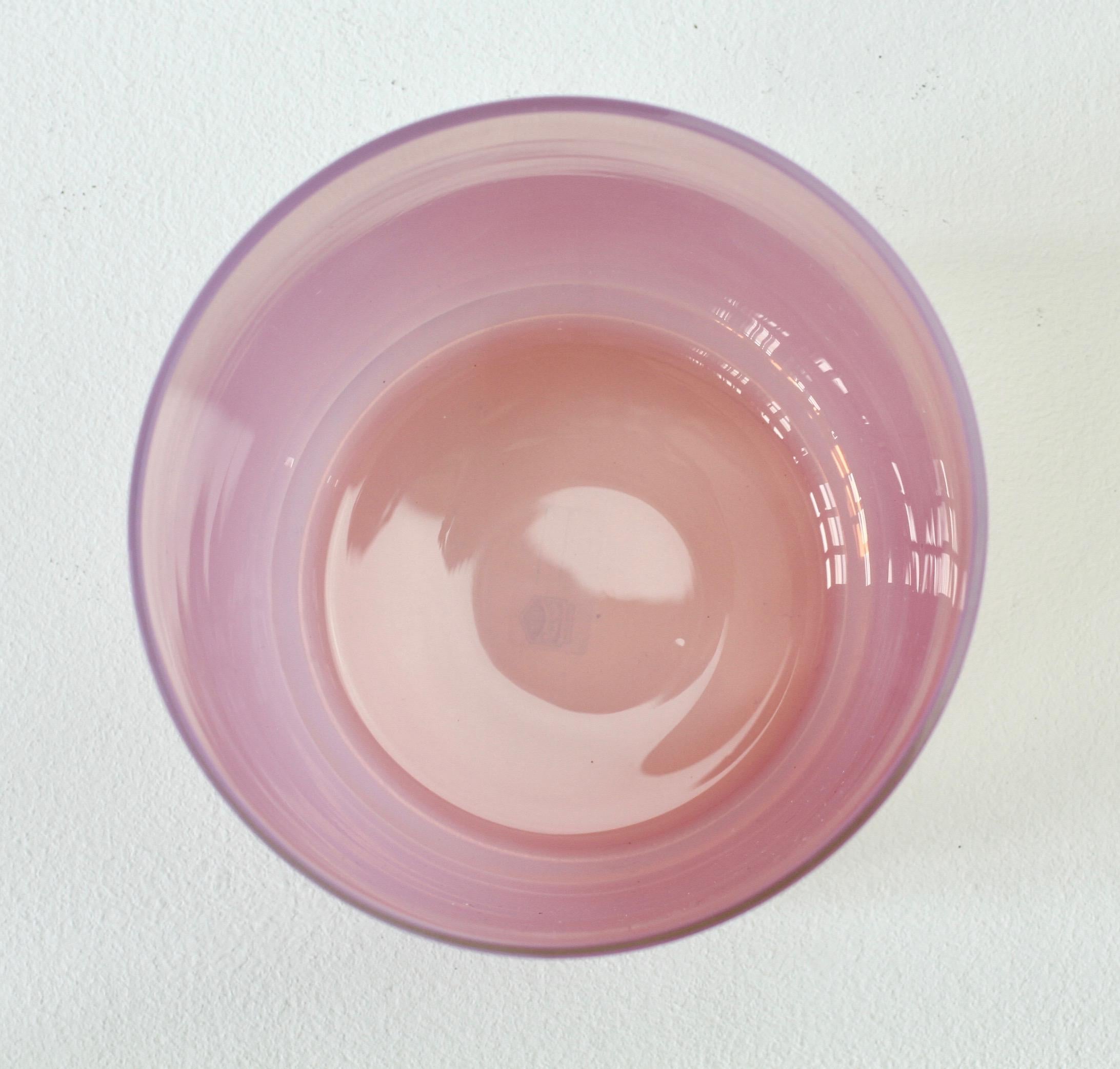 Italian Antonio da Ros for Cenedese Pink 'Opalino' Murano Glass Colored Vase circa 1970s For Sale