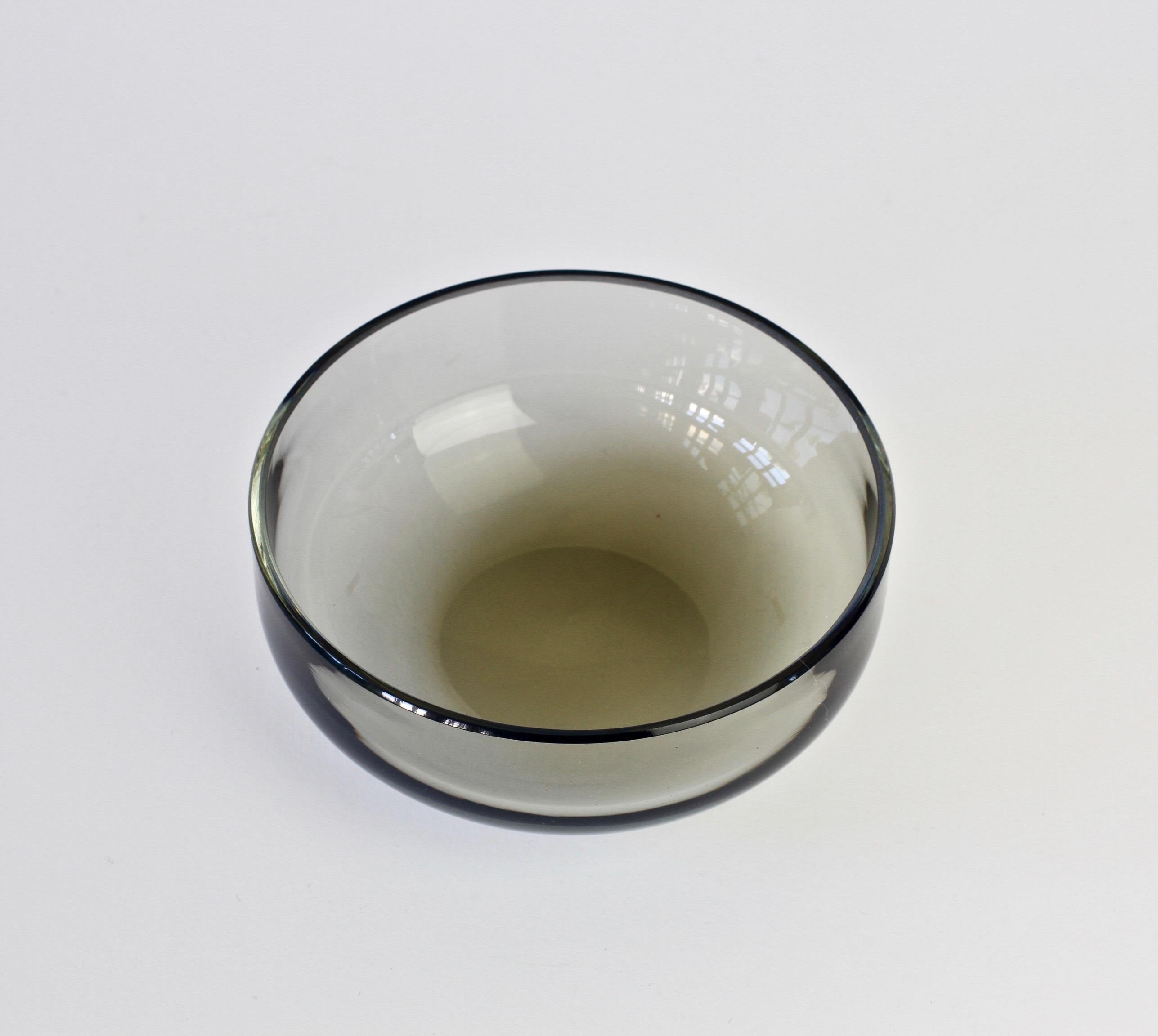 Mid-Century Modern Antonio da Ros pour Cenedese Bol en verre de Murano de couleur grise fumée en vente