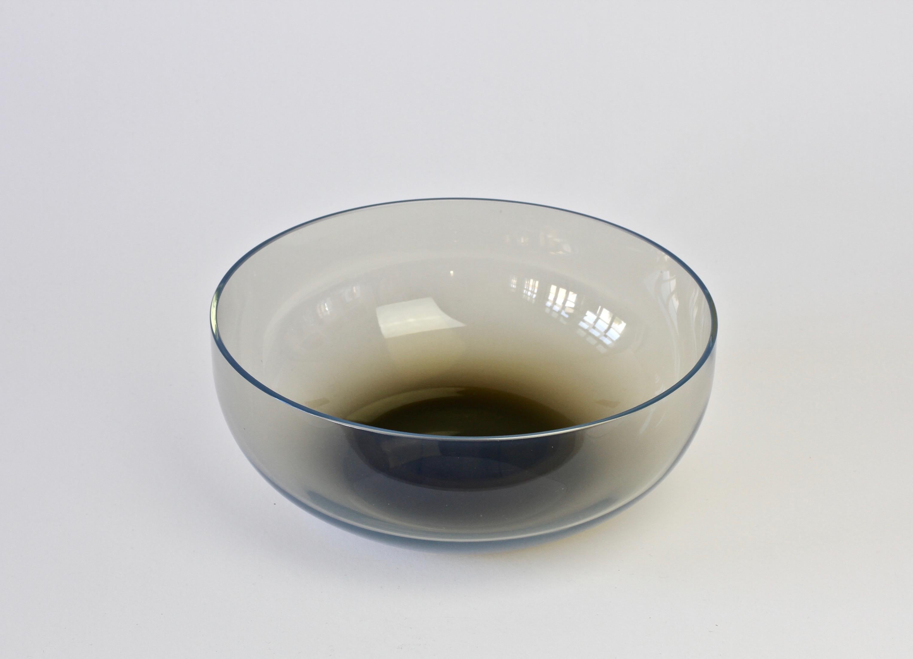 Single midcentury, vintage 'Opalino' Murano glass bowl designed by Antonio da Ros (1936-2012) for Cenedese, circa 1970-1990. Wonderful translucent color of 'smoked mushroom' gray (grey) with a secondary layer of blue glass. Simplistic yet elegant