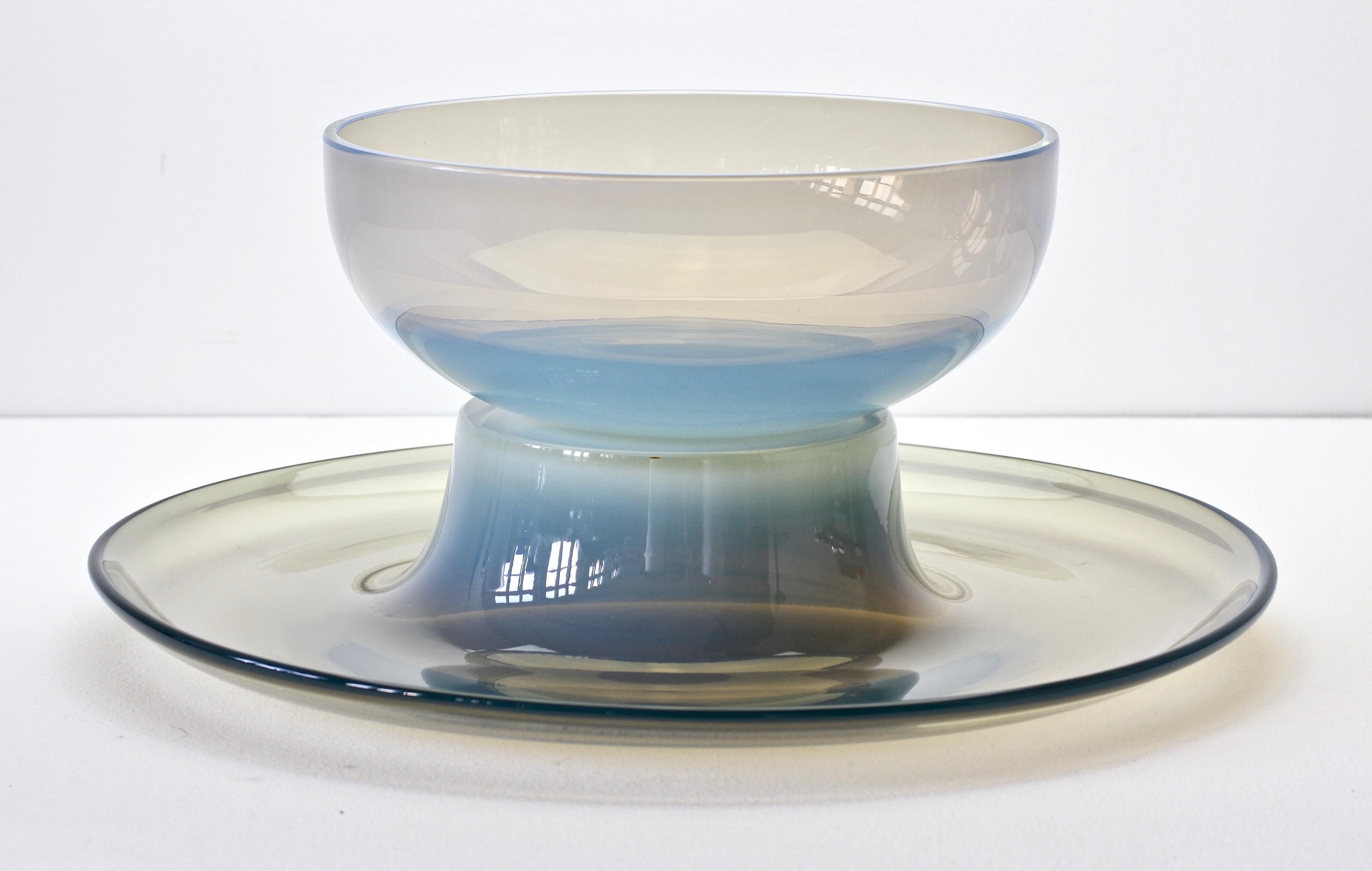 Antonio da Ros for Cenedese Vintage Italian Murano Opaline Glass Serving Bowl For Sale 5