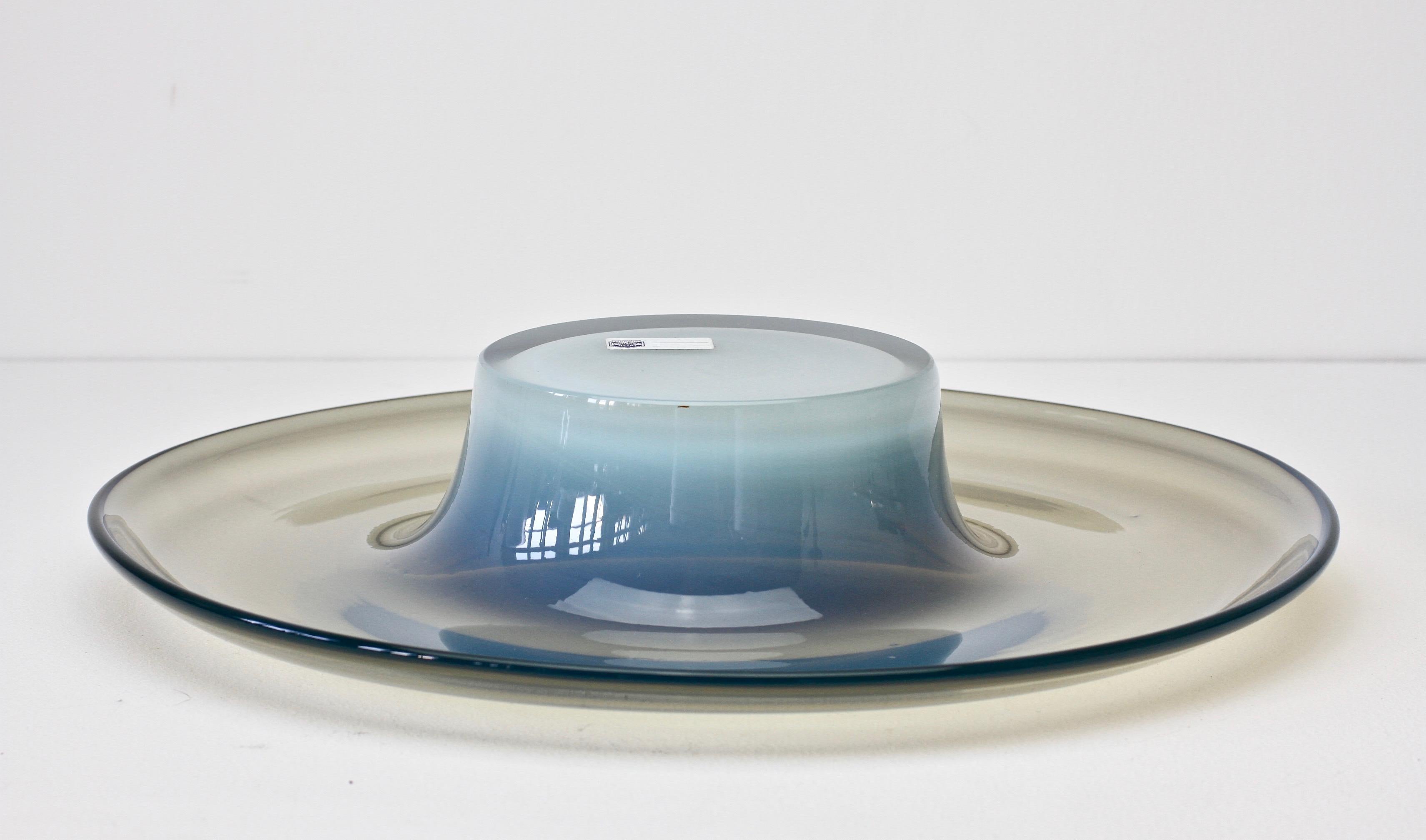 Antonio da Ros for Cenedese Vintage Italian Murano Opaline Glass Serving Bowl For Sale 4