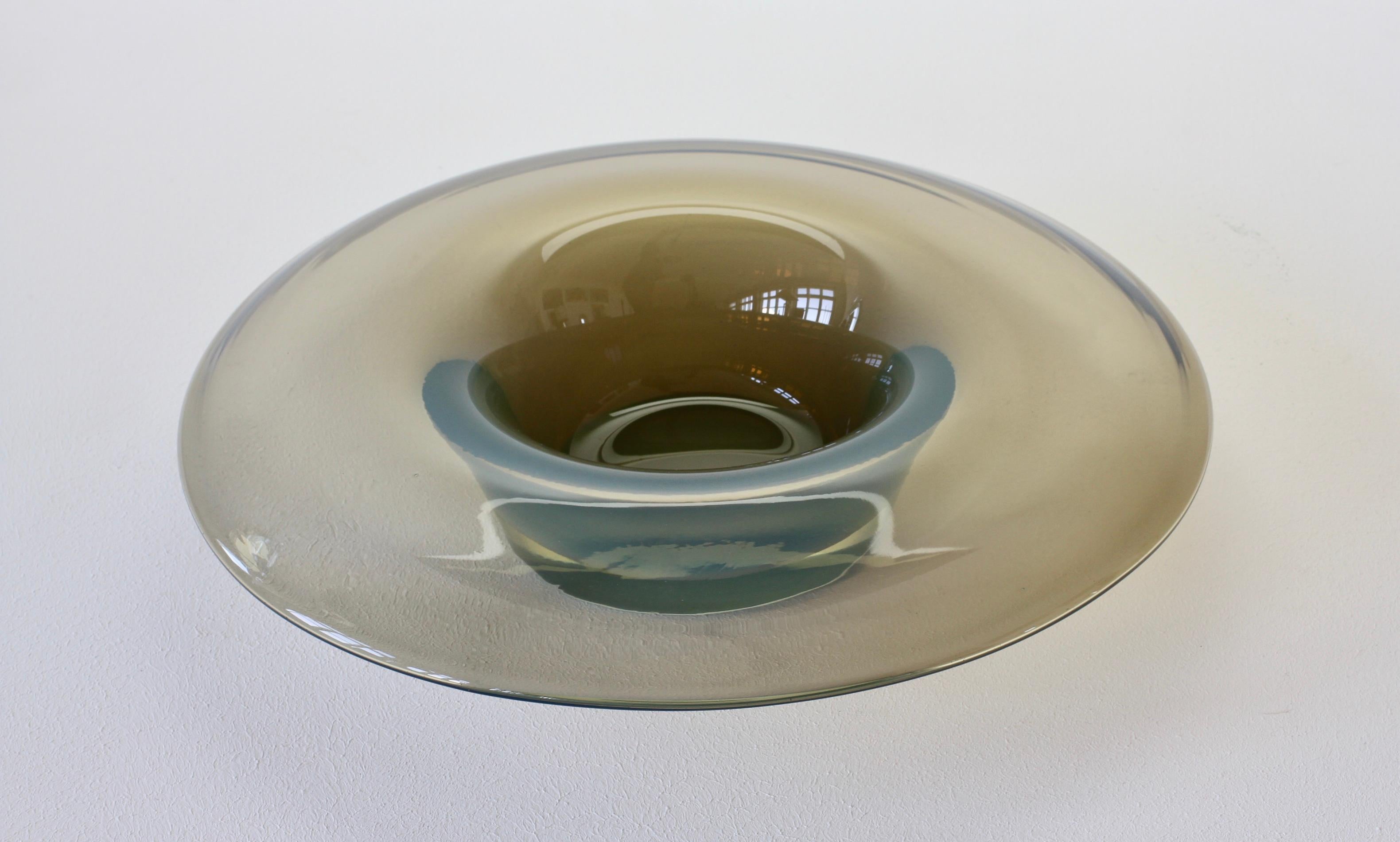 Antonio da Ros for Cenedese Vintage Italian Murano Opaline Glass Serving Bowl In Excellent Condition In Landau an der Isar, Bayern