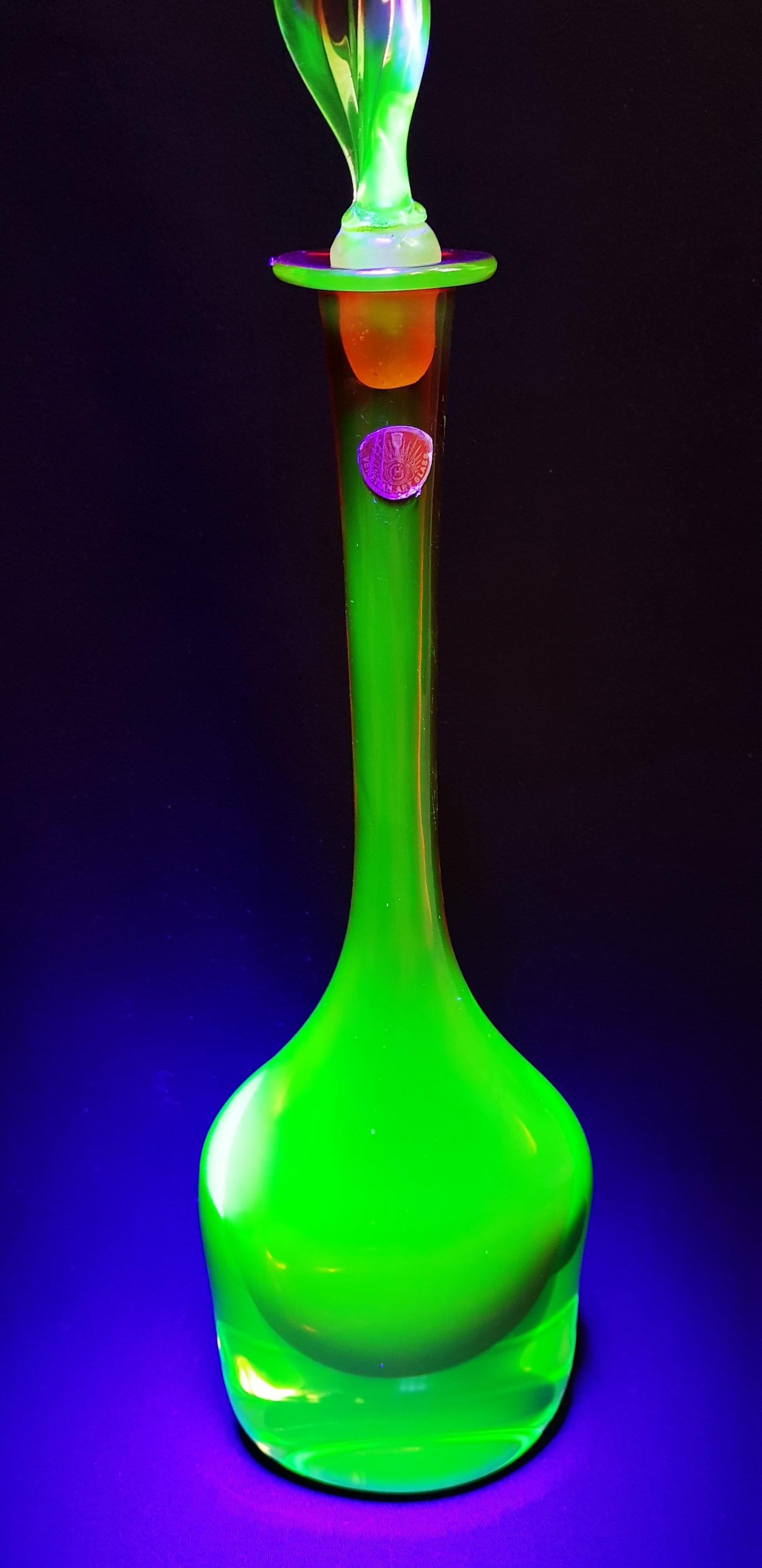 Antonio da Ros for Seguso vetri D'arte large uranium Bottle (50cm)  For Sale 4