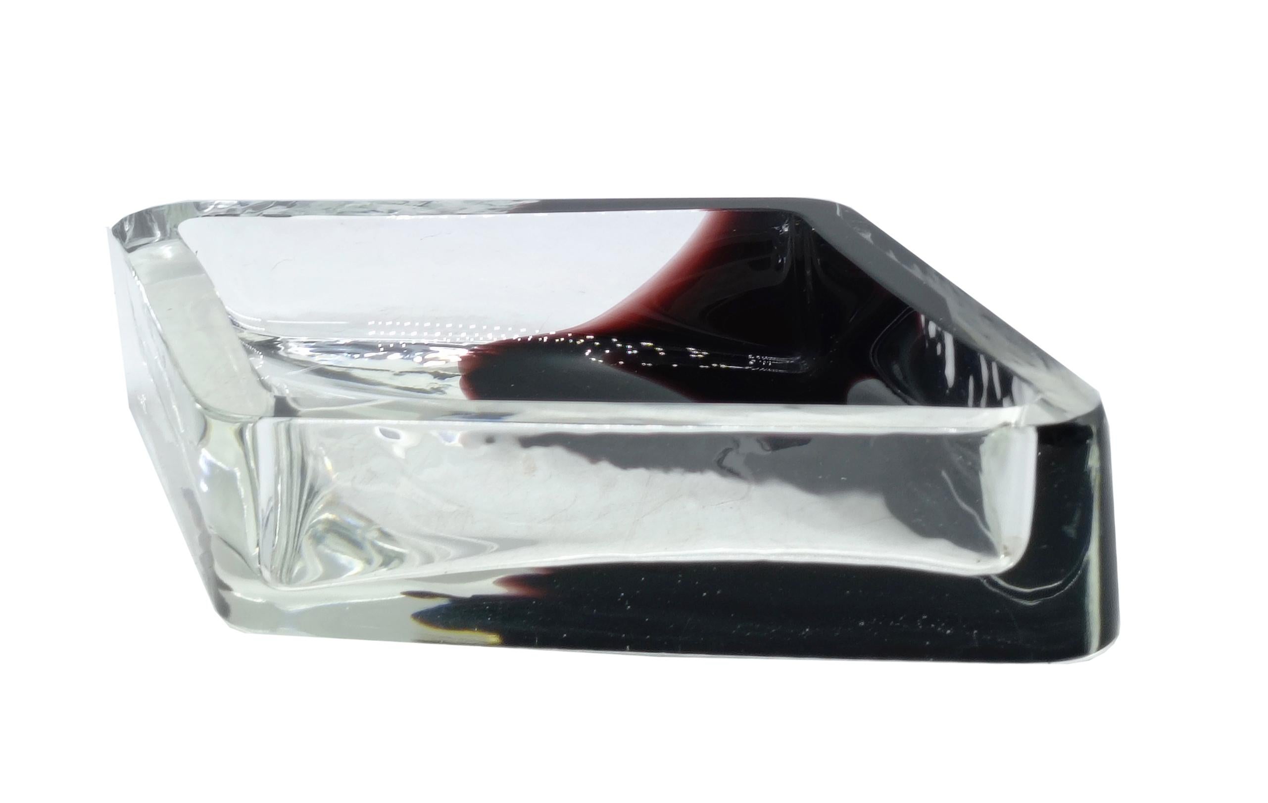 Antonio da Ros for Cenedese, large heavy rhombus-shaped bowl in mid-century Murano glass, serving dish or ashtray, c. 1965-1975.  This element has a fantastic shape in heavy clear glass, with a large brown-black part inside the glass.e to create a