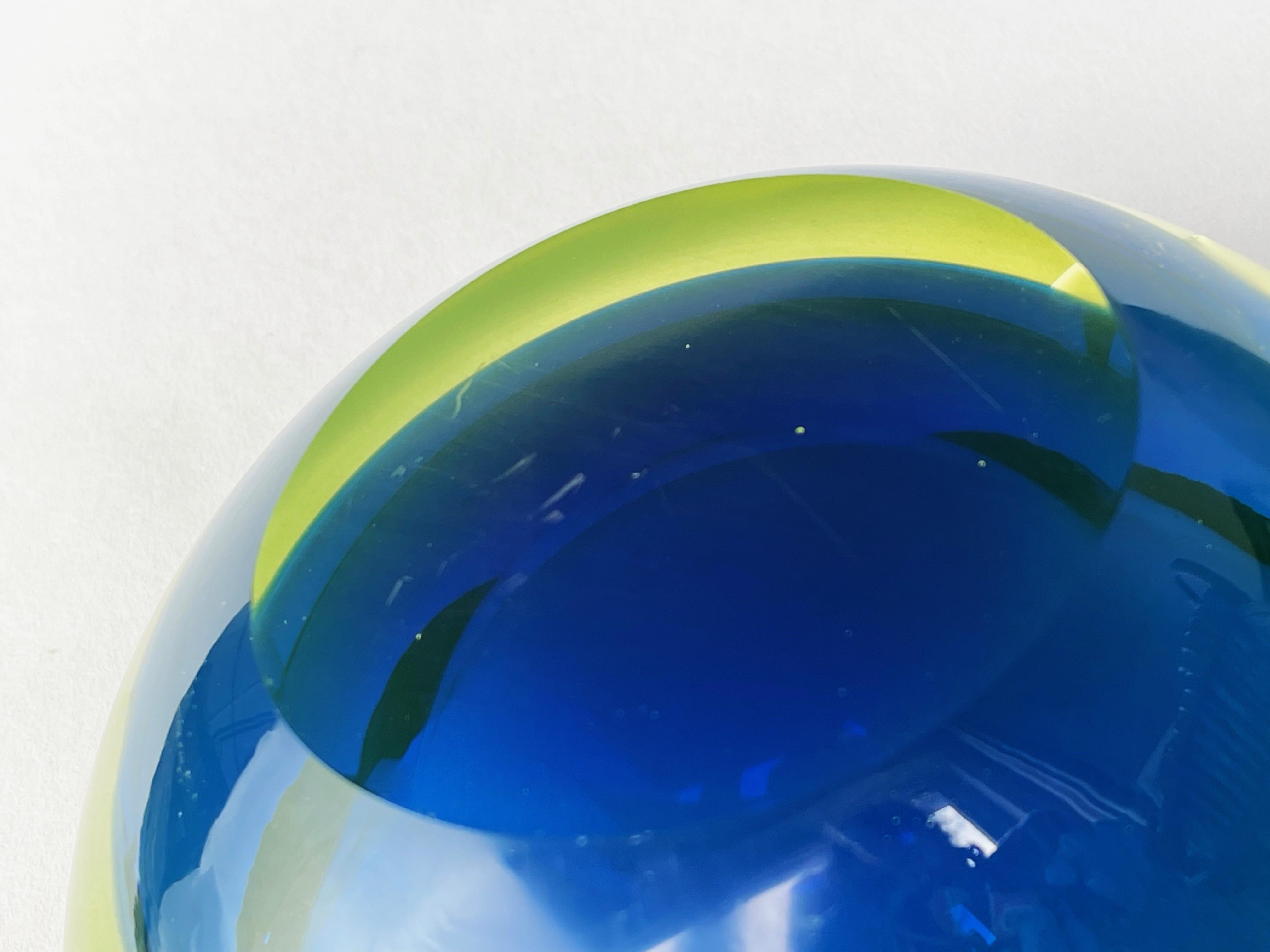 Cendrier en verre de Murano Cenedese jaune et bleu, Antonio Da Ros Sommerso, 1970 Italie en vente 4