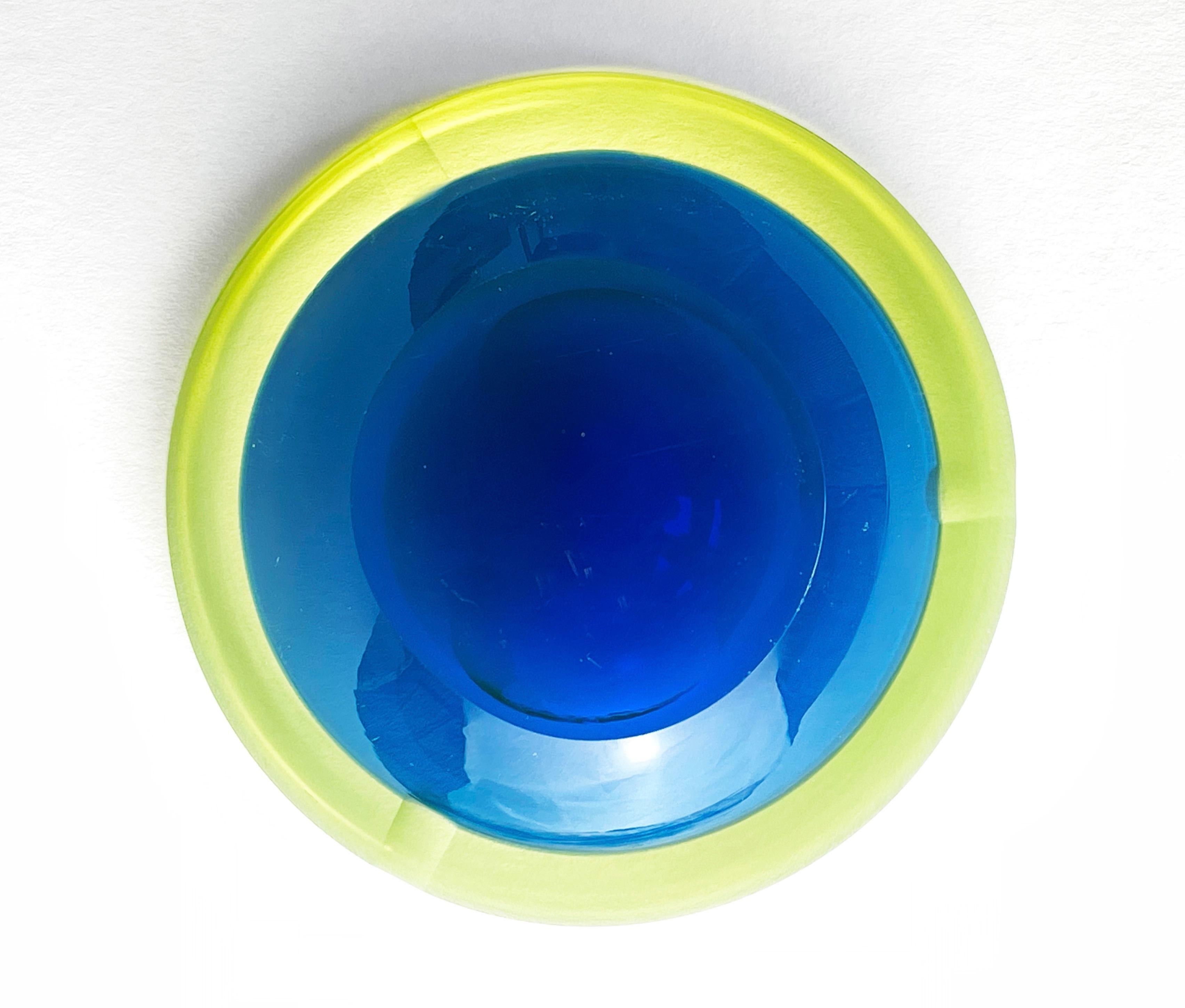 Verre de Murano Cendrier en verre de Murano Cenedese jaune et bleu, Antonio Da Ros Sommerso, 1970 Italie en vente