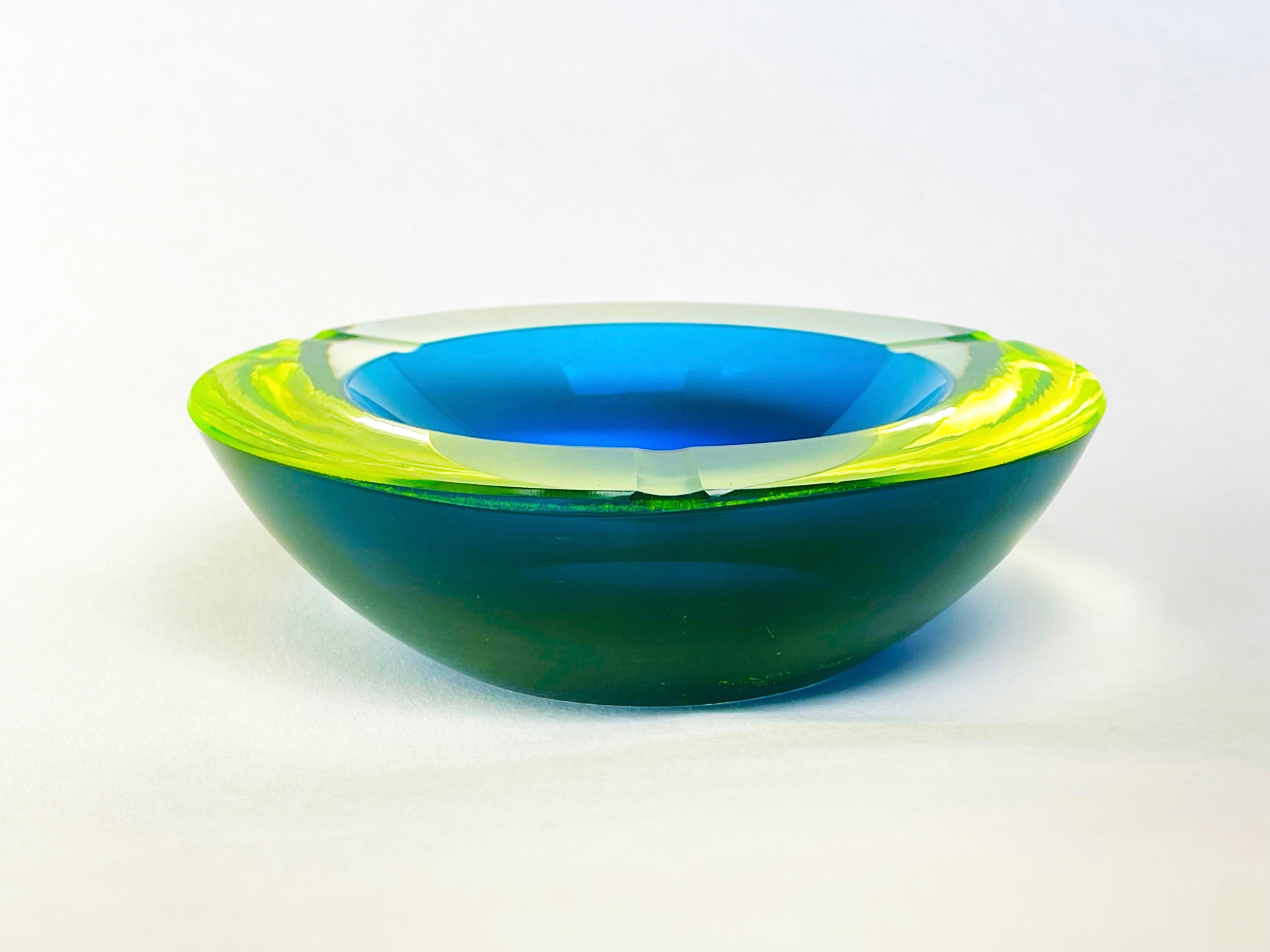 Cendrier en verre de Murano Cenedese jaune et bleu, Antonio Da Ros Sommerso, 1970 Italie en vente 1