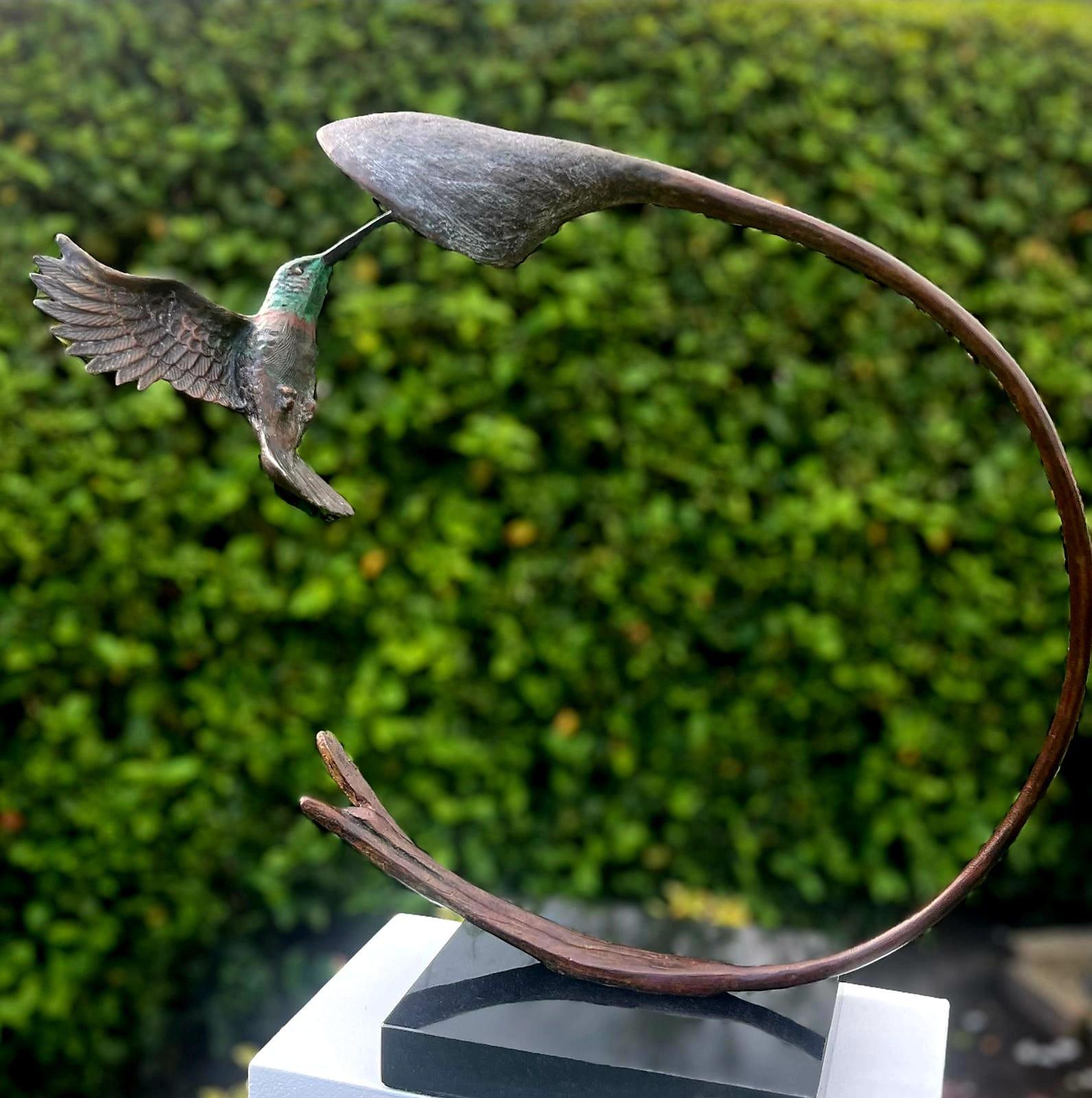 Antonio Da Silva Abstract Sculpture - Honeysuckle