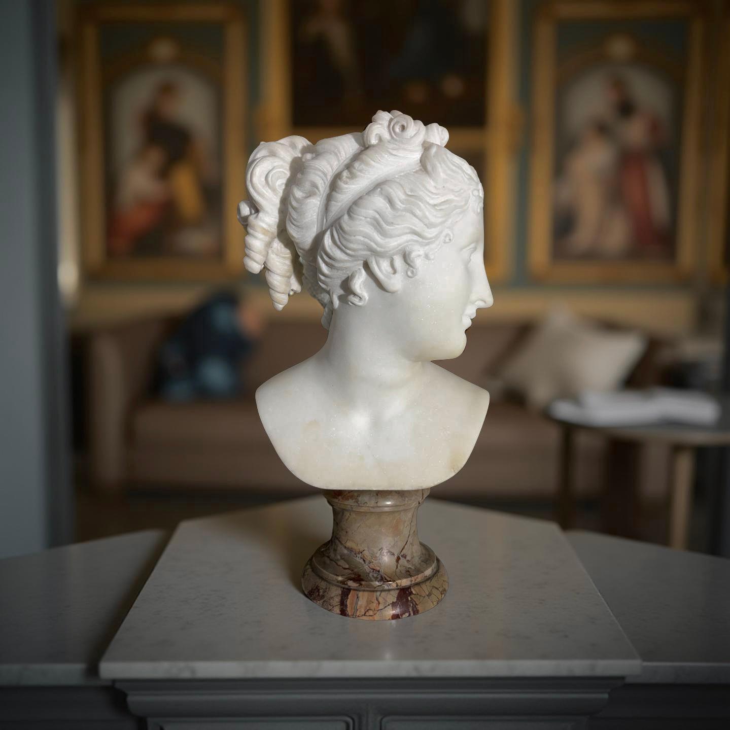 Busto in Marmo Statuario della Venere Italica seconda metà XIX secolo Firmato in vendita 5
