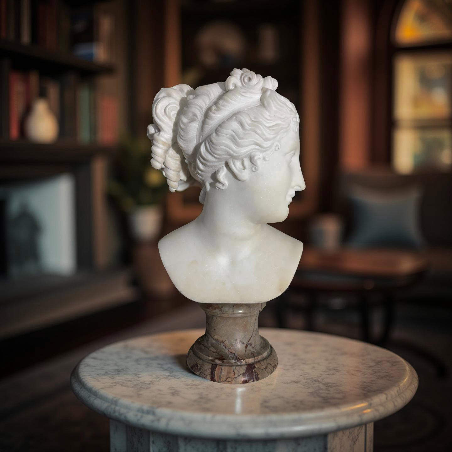 Busto in Marmo Statuario della Venere Italica seconda metà XIX secolo Firmato in vendita 4