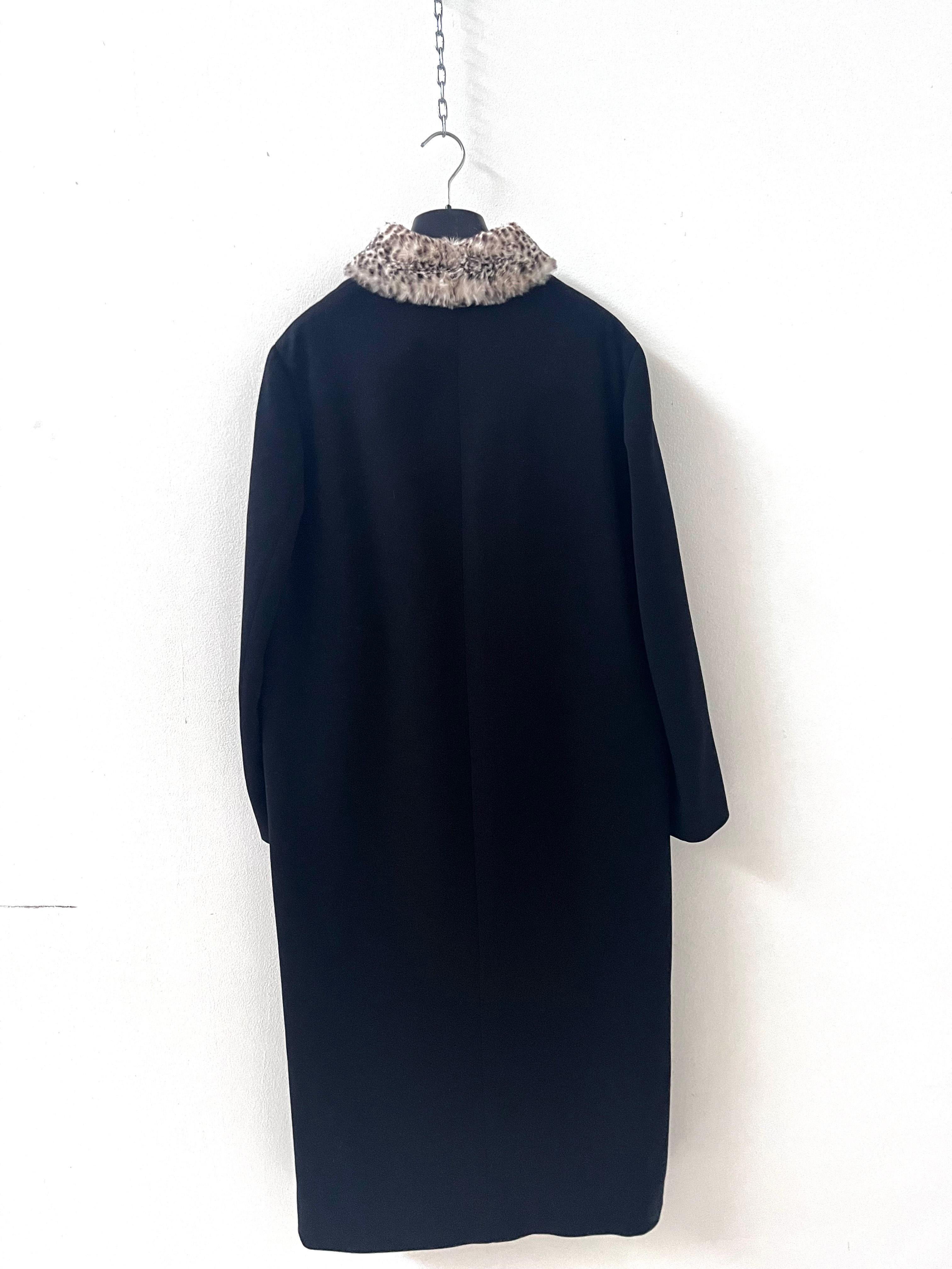 Rare and elegant vintage coat by Antonio Fusco, crafted in Italy in the early 1990s — a refined example of timeless Italian tailoring. Made from 100% virgin wool and fully lined in ivory viscose, this piece blends high-quality craftsmanship with