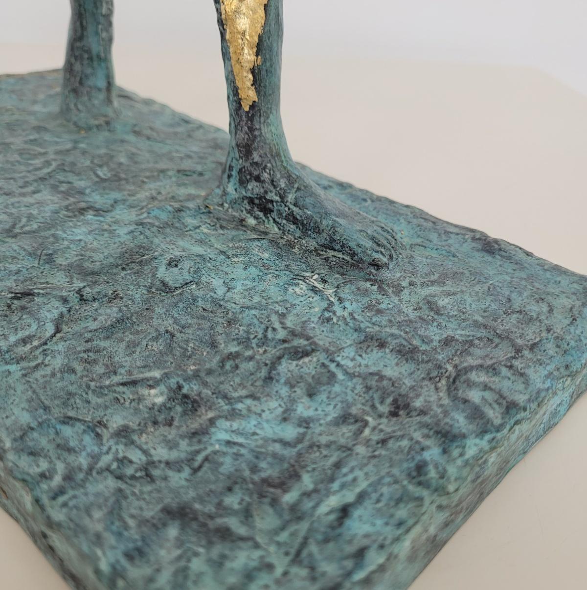 Una chica andante. Escultura contemporánea en bronce, Edición limitada, Artista italiano en venta 8
