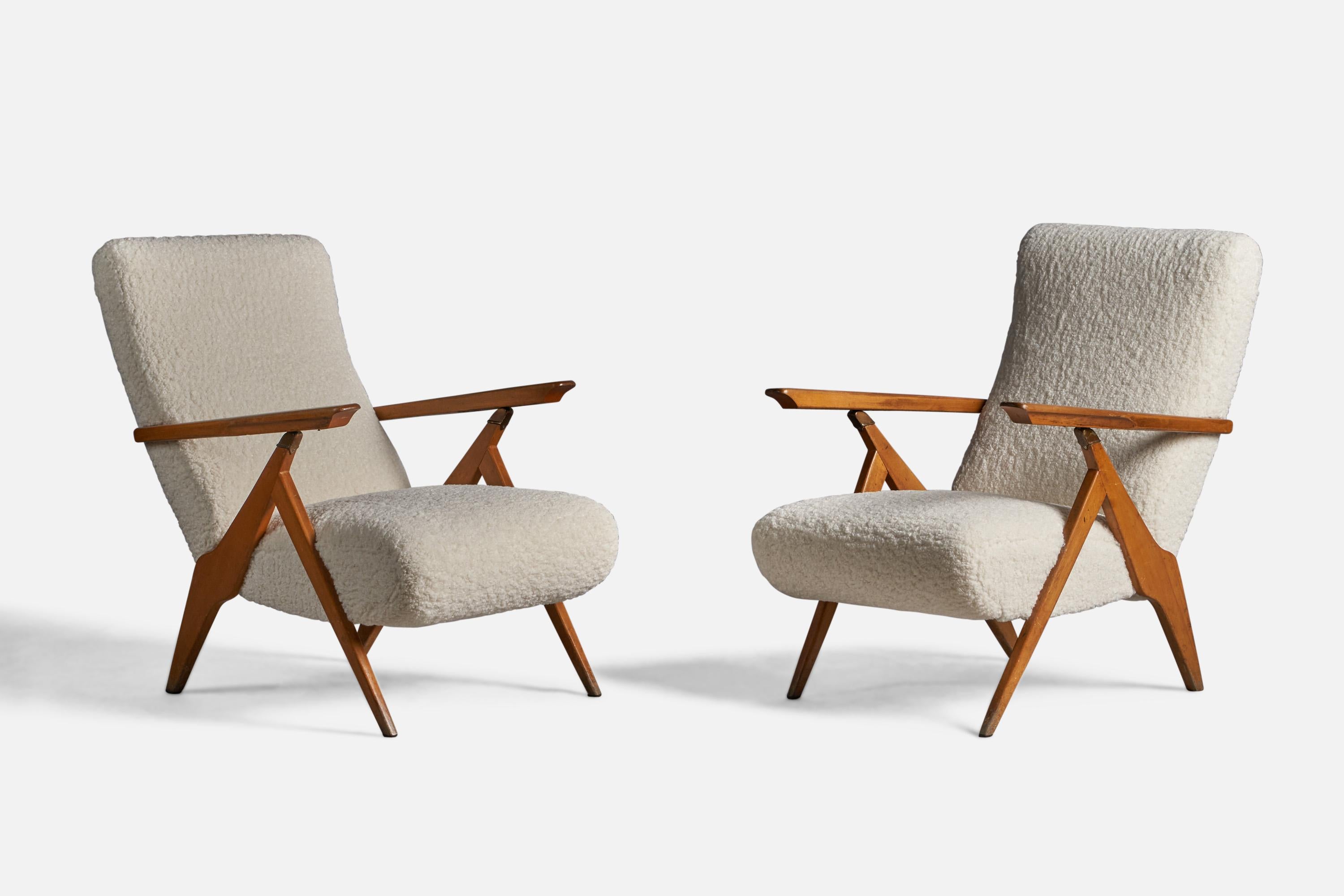 A pair of adjustable brass, wood and white bouclé fabric lounge chairs, designed and produced by Antonio Gorgone, Italy, 1950s.

15.5