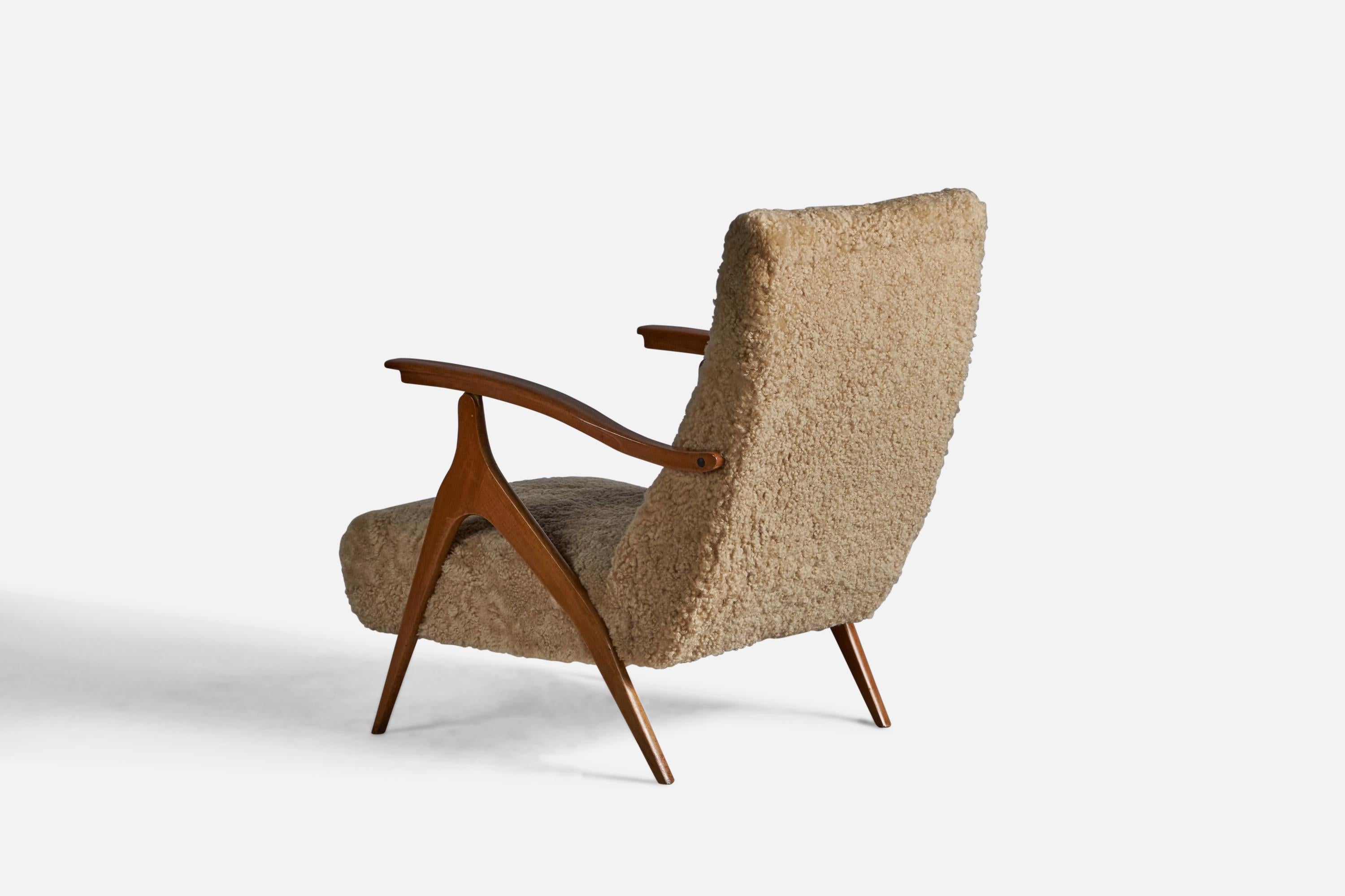 Mid-20th Century Antonio Gorgone, Lounge Chairs, Wood, Shearling, Italy, 1950s