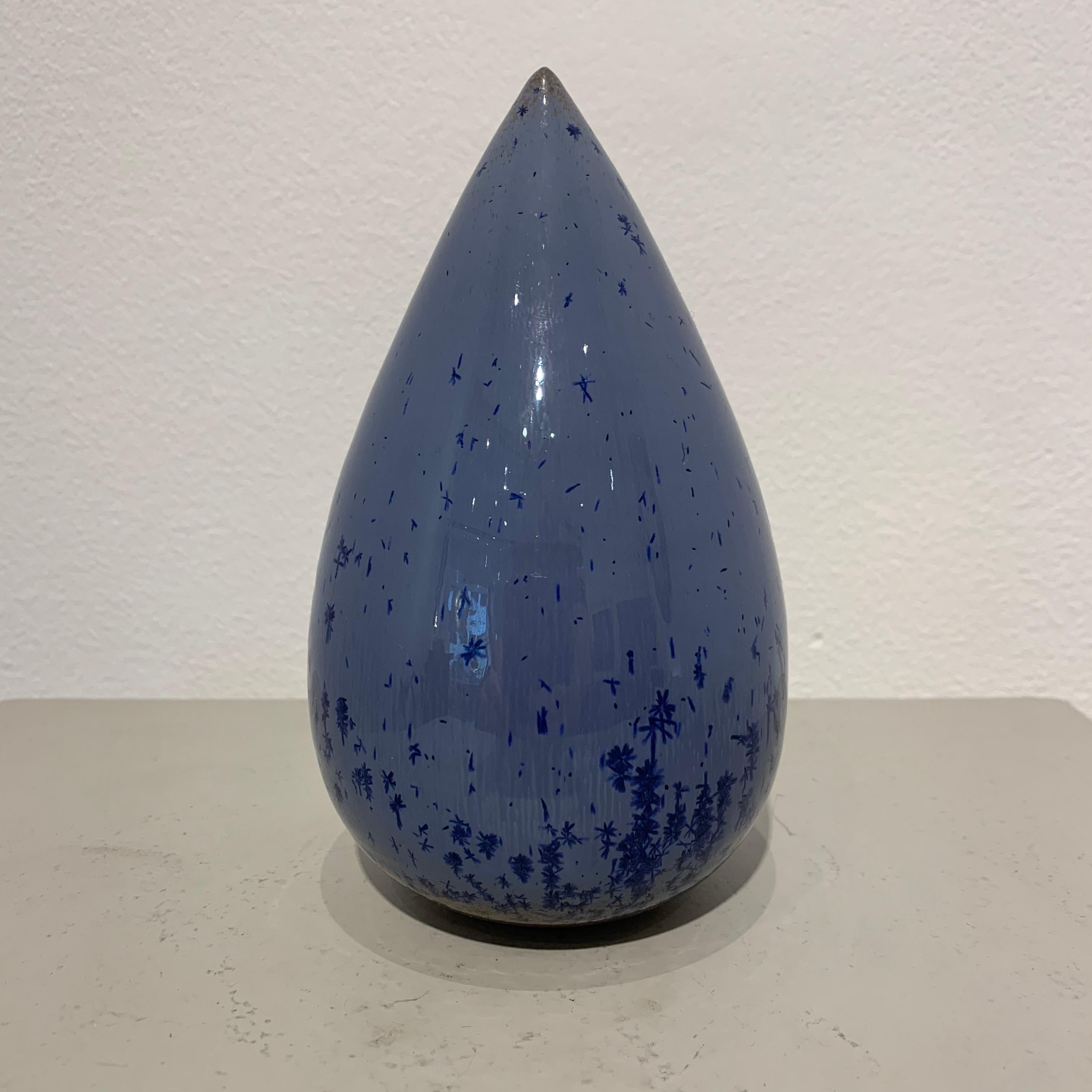 Antonio Lampecco is Belgian Ceramist. He produced ceramics inspired by Japanese forms of ceramics. He pushed the exploration of the glaze to its perfection. His ceramics are to be considered as works of art.