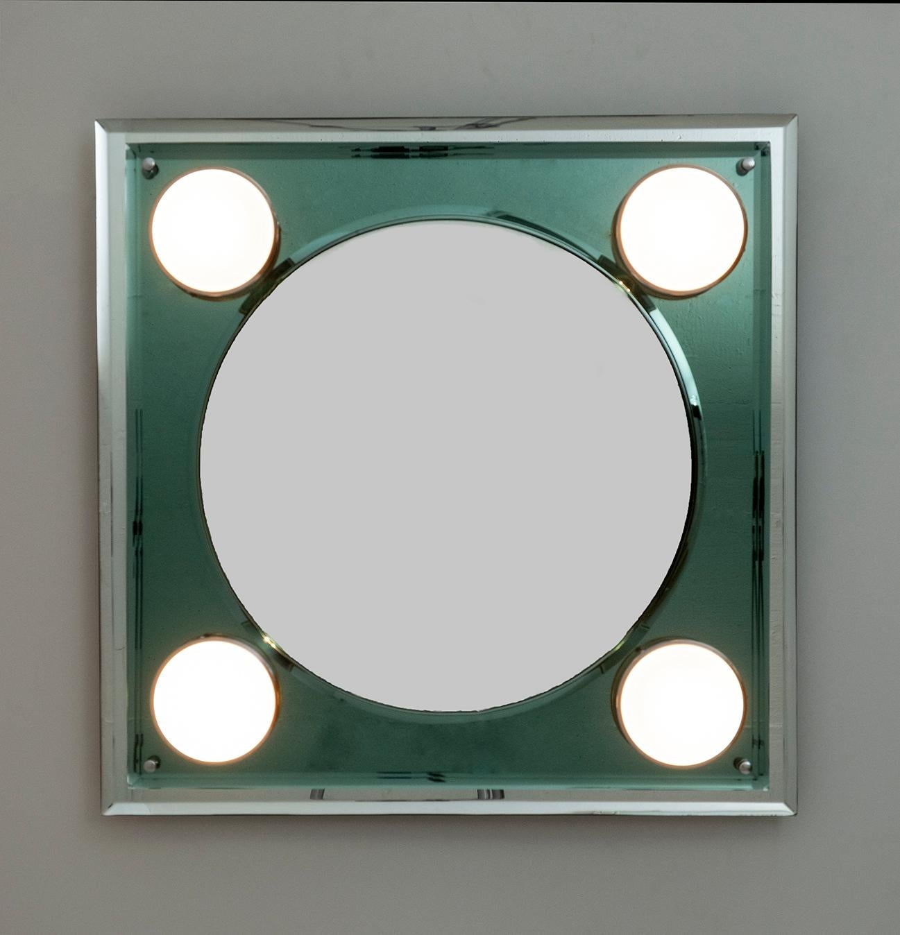 This bathroom mirror created by the famous Italian company Lupi was made in the 1970s.
It is square in shape, composed of a mirror on a metal support and placed above a thick green cut crystal, cut in the center in a circular shape, four lights