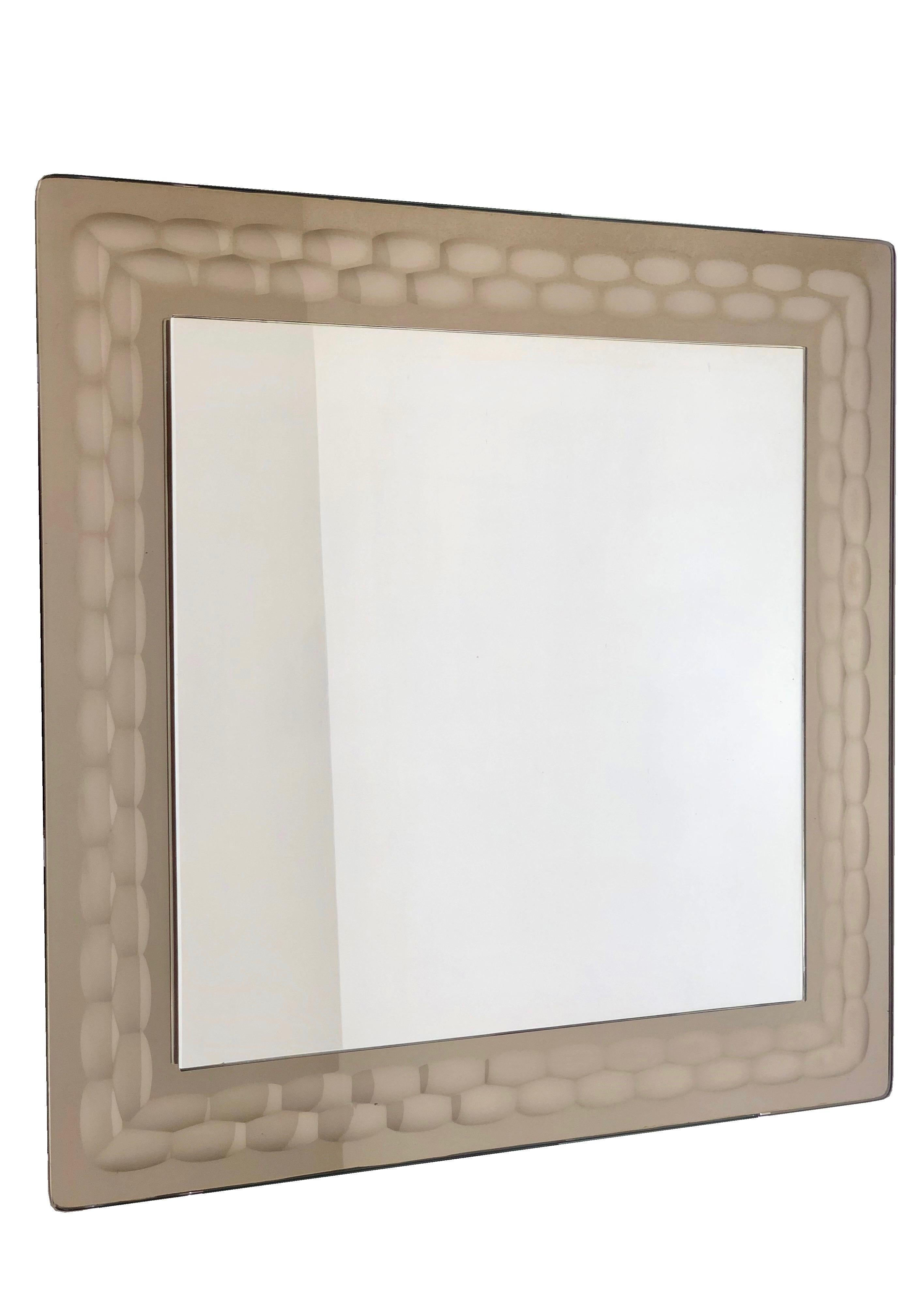 Square wall mirror by the Italian designer Antonio Lupi for crystal Luxor - Italy circa 1960. 

Its original label can be seen on the back.
