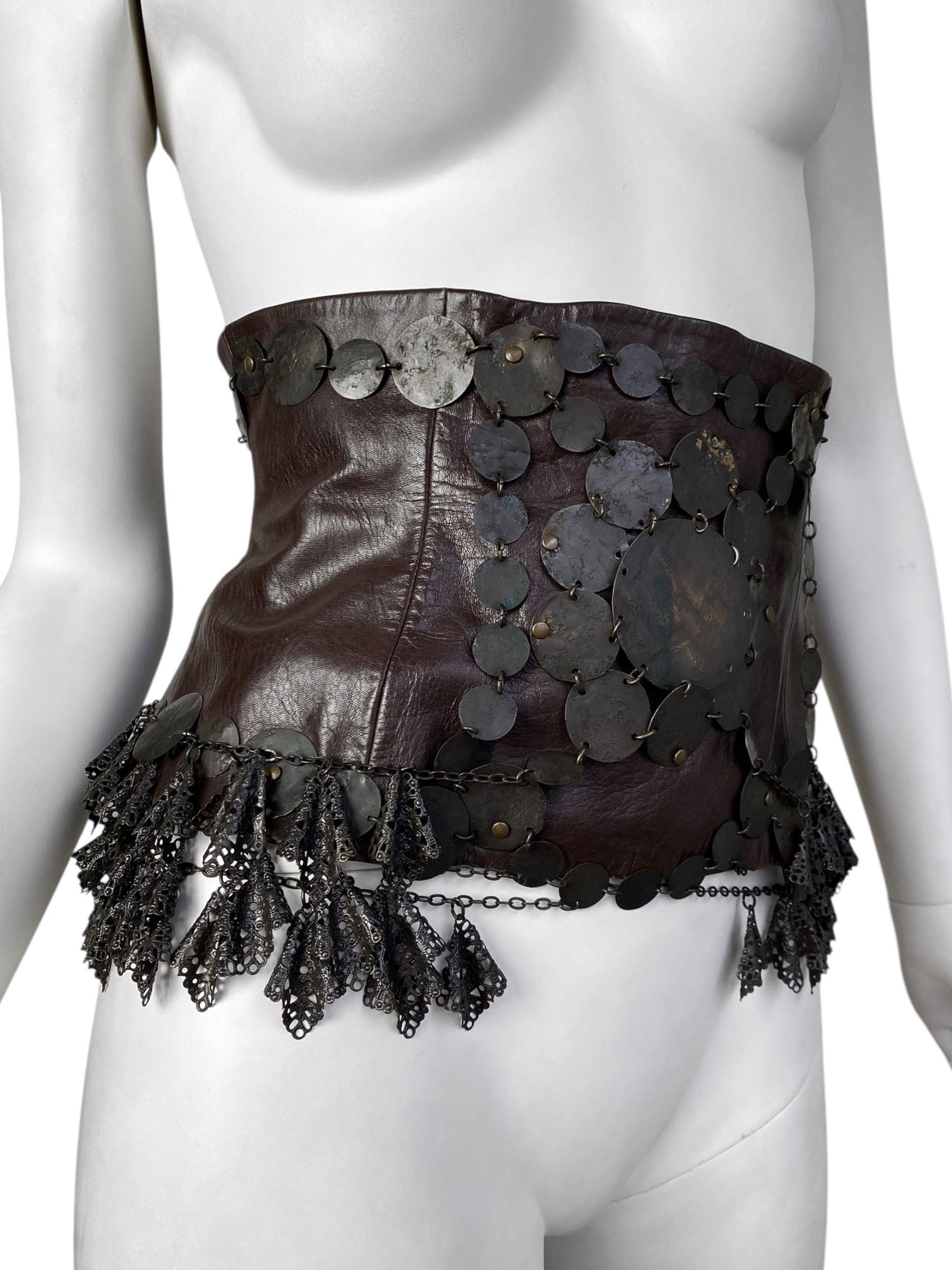 ANTONIO MARRAS Fw2002 BROWN LEATHER & METAL EMBELLISHED ARTISANAL CORSET In Good Condition For Sale In PARIS, FR