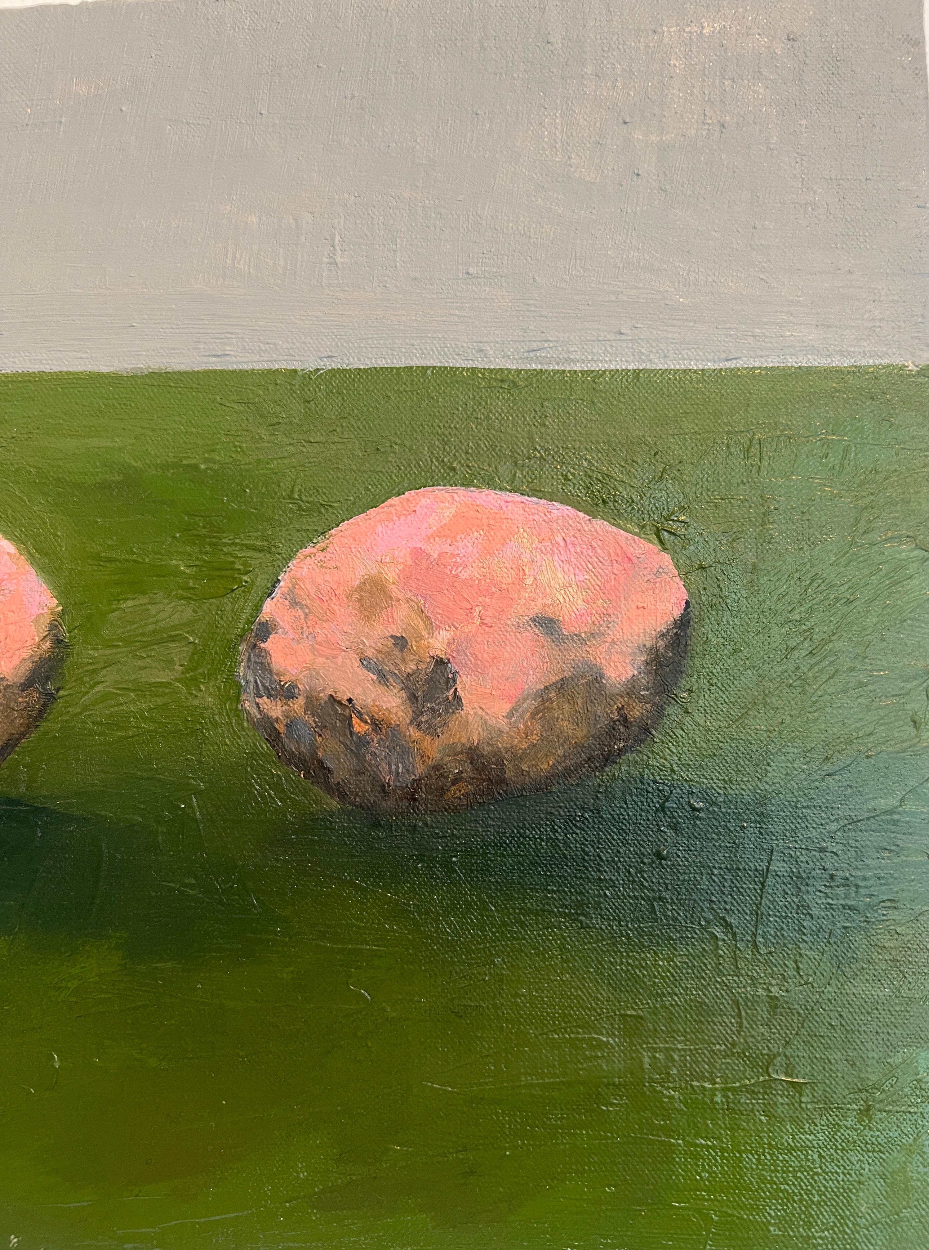 Le choix du rose pour les pierres est délibéré, soulignant qu'il ne s'agit pas d'une représentation naturaliste. Ortega commence ses peintures sur une base magenta - une couleur qui n'existe pas à l'état naturel et qui a été développée chimiquement