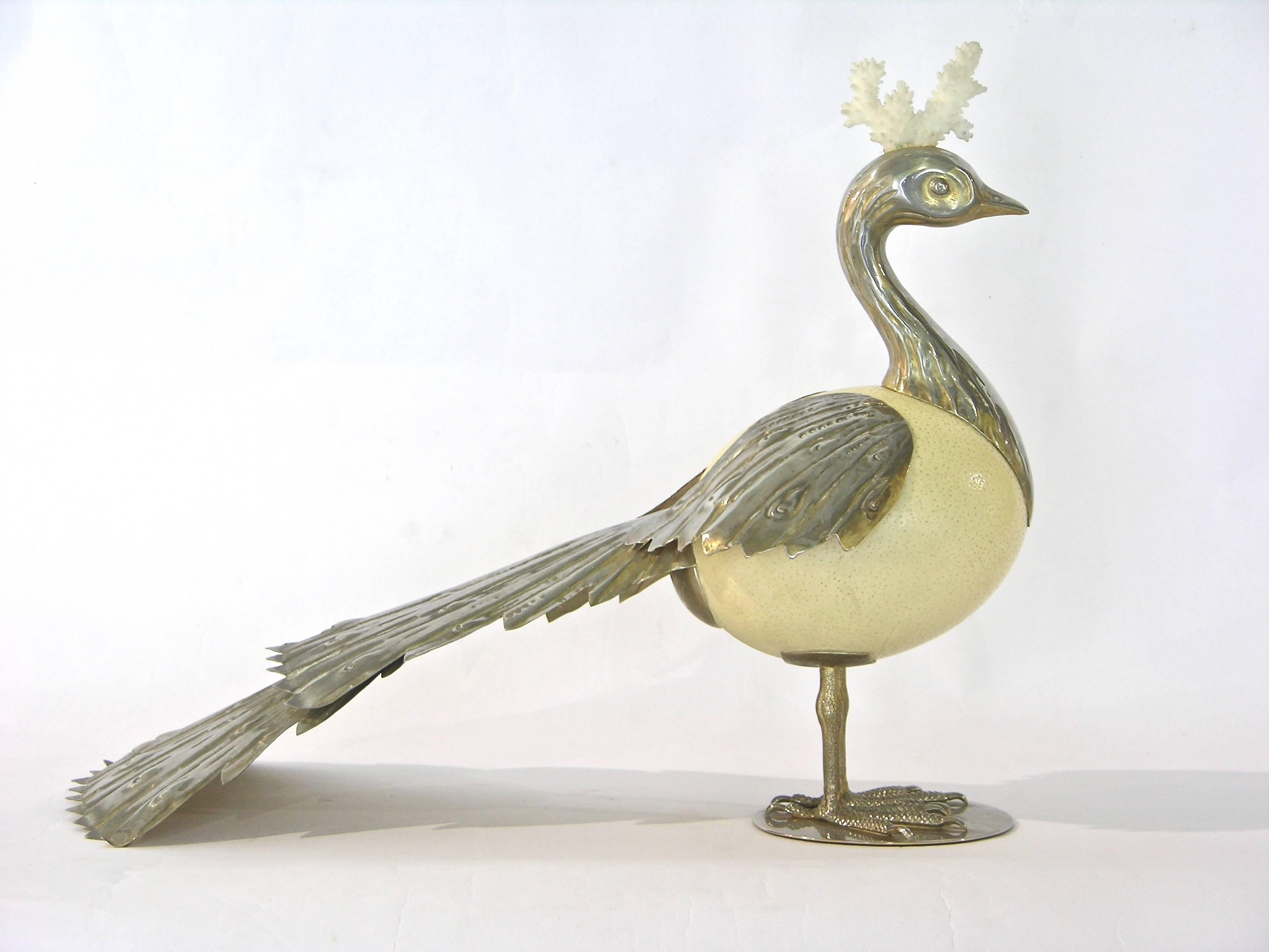Antonio Pavia 1970er Jahre Italienisch versilbert Creme Vogel-Skulptur mit weißem Kamm (Straußeneischale) im Angebot