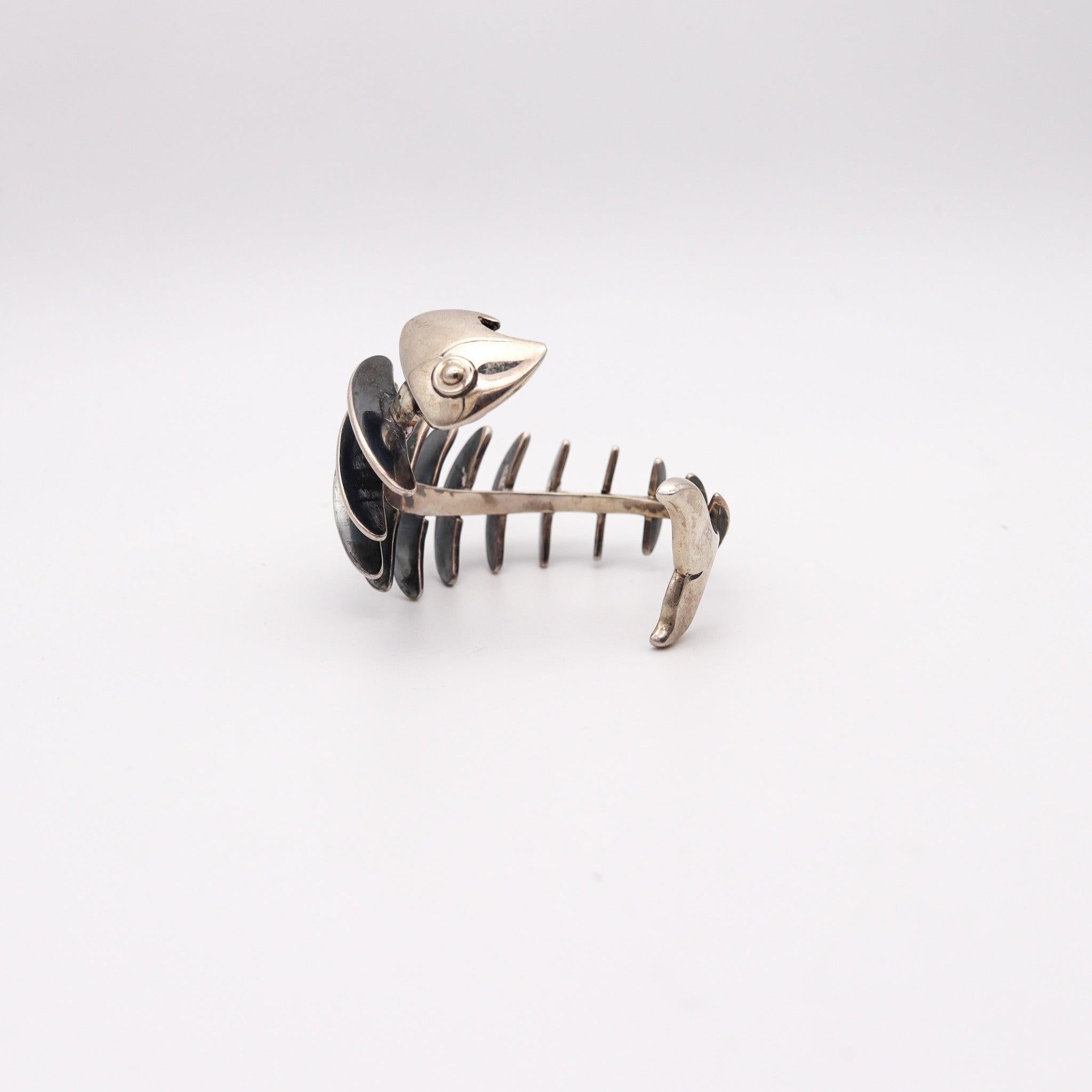 Modernist ANTONIO PINEDA 1953 Taxco Sculptural Fish Cuff In Solid .970 Sterling Silver For Sale