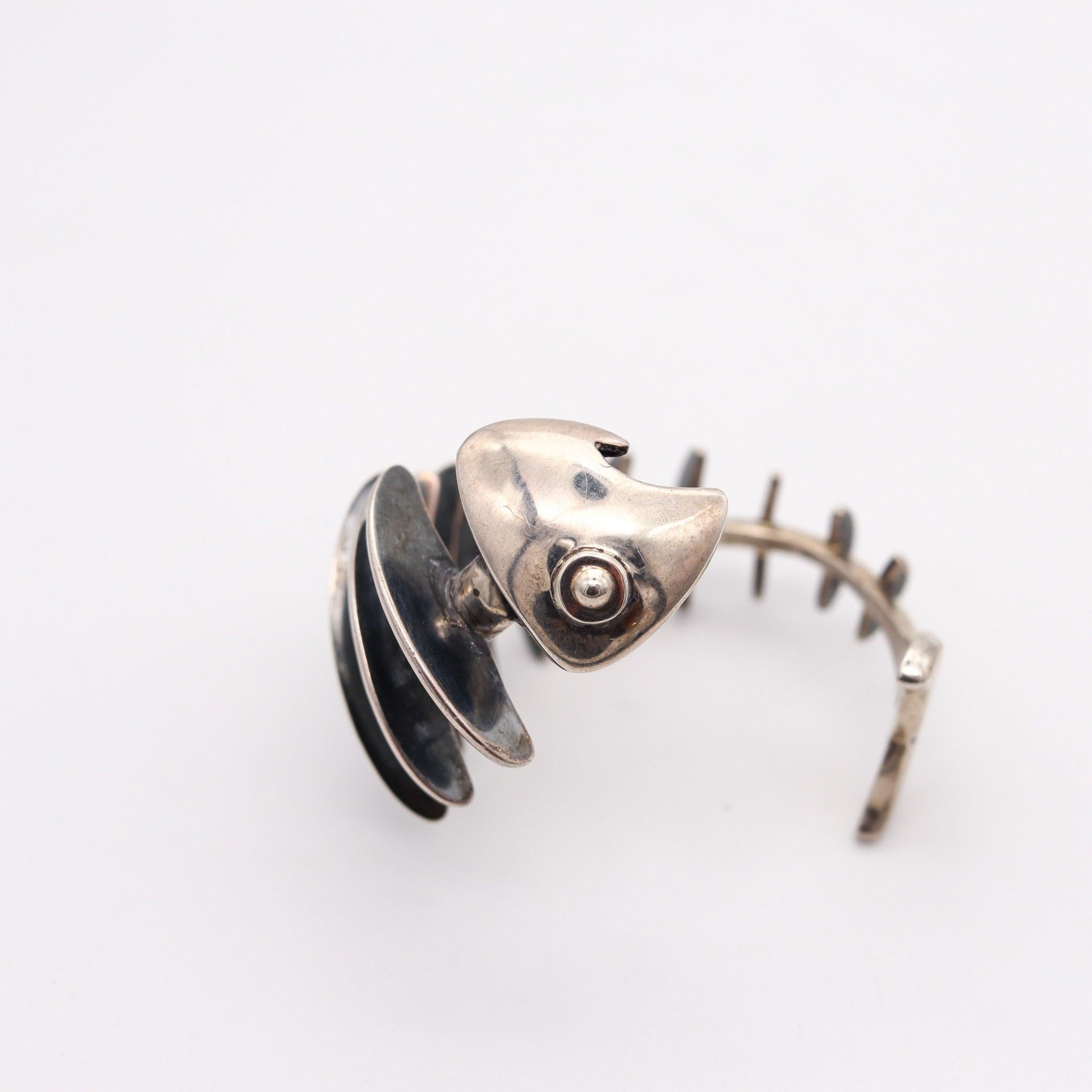 ANTONIO PINEDA 1953 Taxco Sculptural Fish Cuff In Solid .970 Sterling Silver In Excellent Condition For Sale In Miami, FL