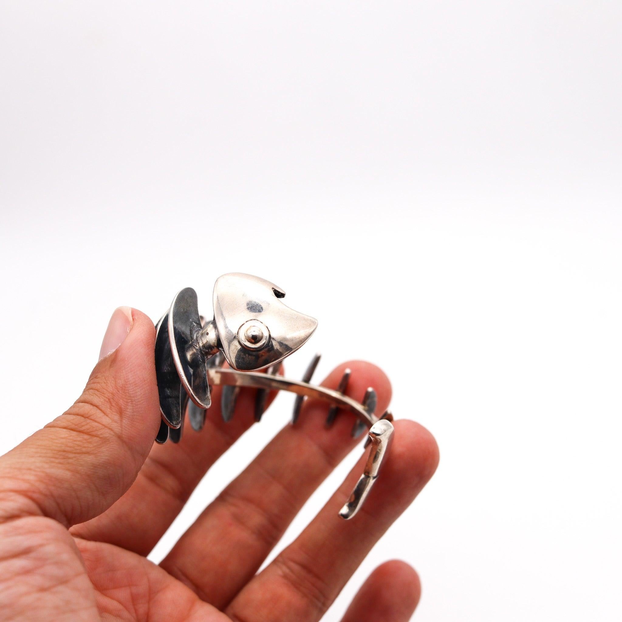 ANTONIO PINEDA 1953 Taxco Sculptural Fish Cuff In Solid .970 Sterling Silver For Sale 2