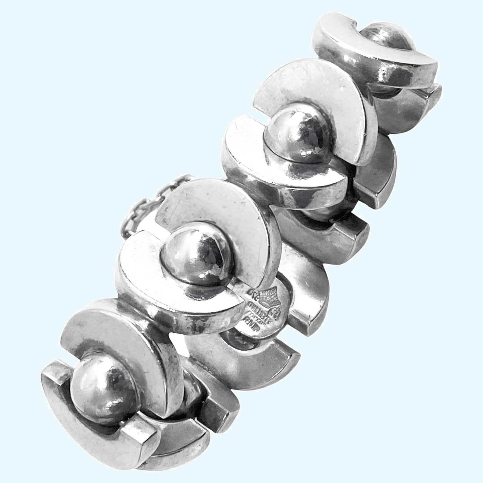 Bracciale Antoñio Pineda 970 std in argento del Mid Century Modernist. Le sfere più ricercate di Pineda. Il bracciale 970 std (superiore alla sterlina) è composto da 14 maglie, ognuna delle quali è fissata singolarmente da cerniere. Chiusura con