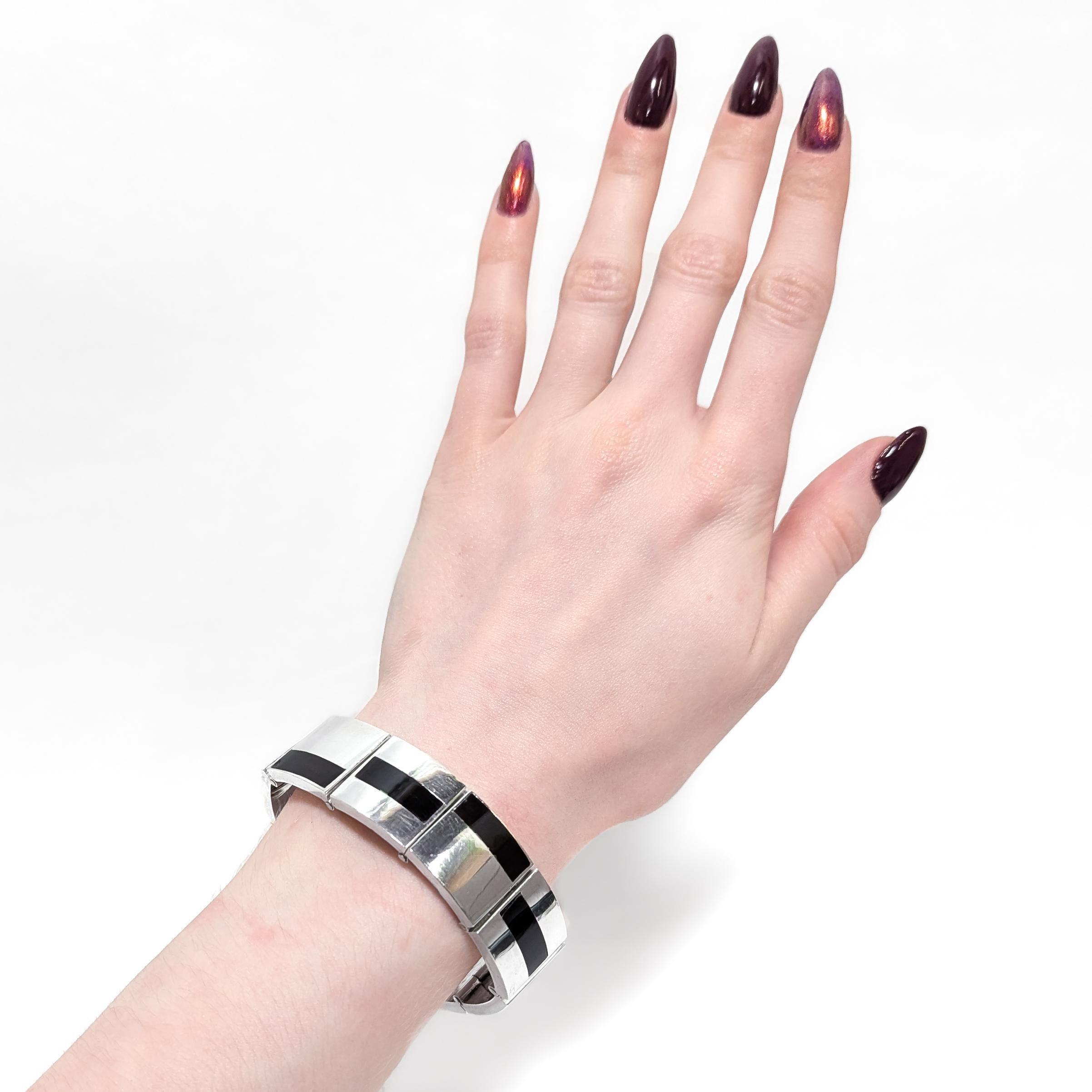 Modernista Antonio Pineda Bracciale a maglie in argento e ossidiana messicano di metà secolo in vendita