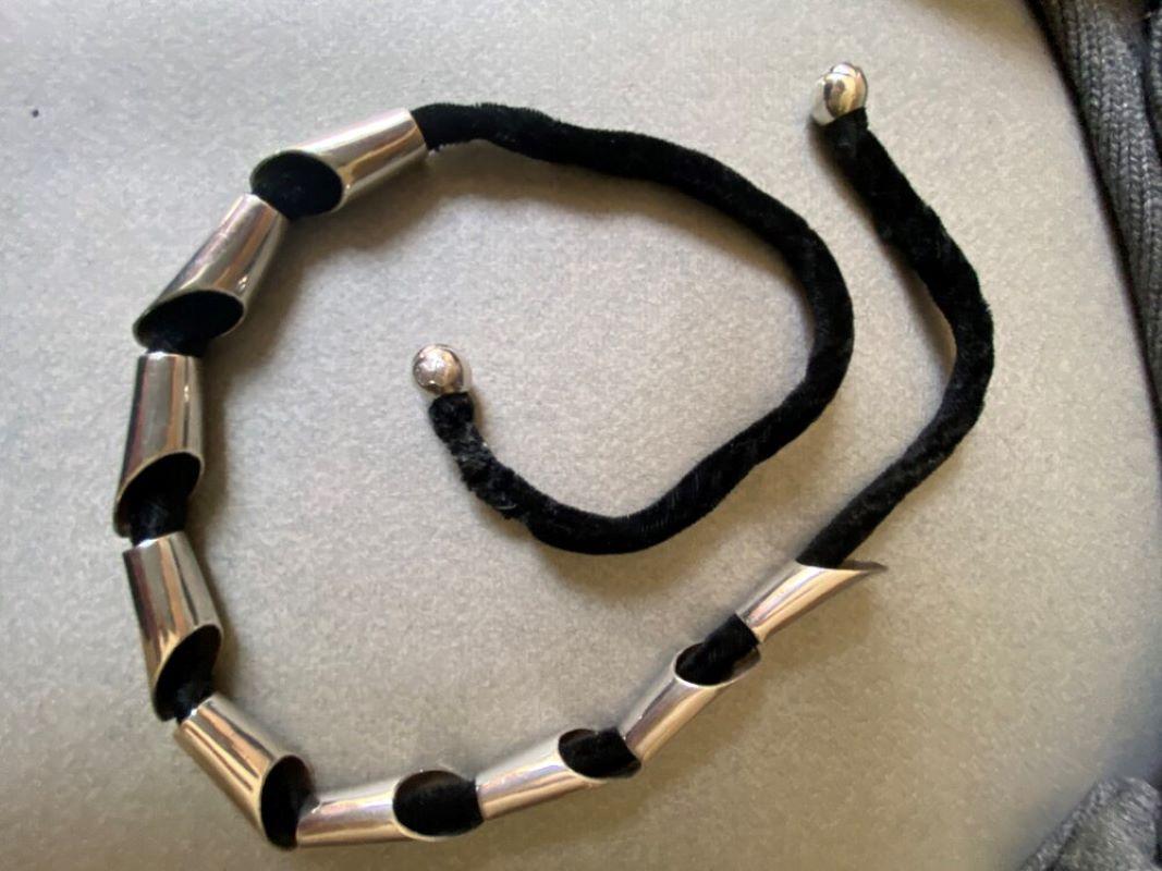 Antonio Pineda Silver Necklace

Tubular beads on a velvet cord with round tips.

Designer: Antonio Pineda
Maker: Antonio Pineda
Circa: 1953-1979
Dimensions: 23.5-25