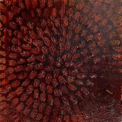 In der Mitte: abstraktes Gemälde auf Leinwand, dunkle Erdtöne und Gold mit Kreis-Mandala