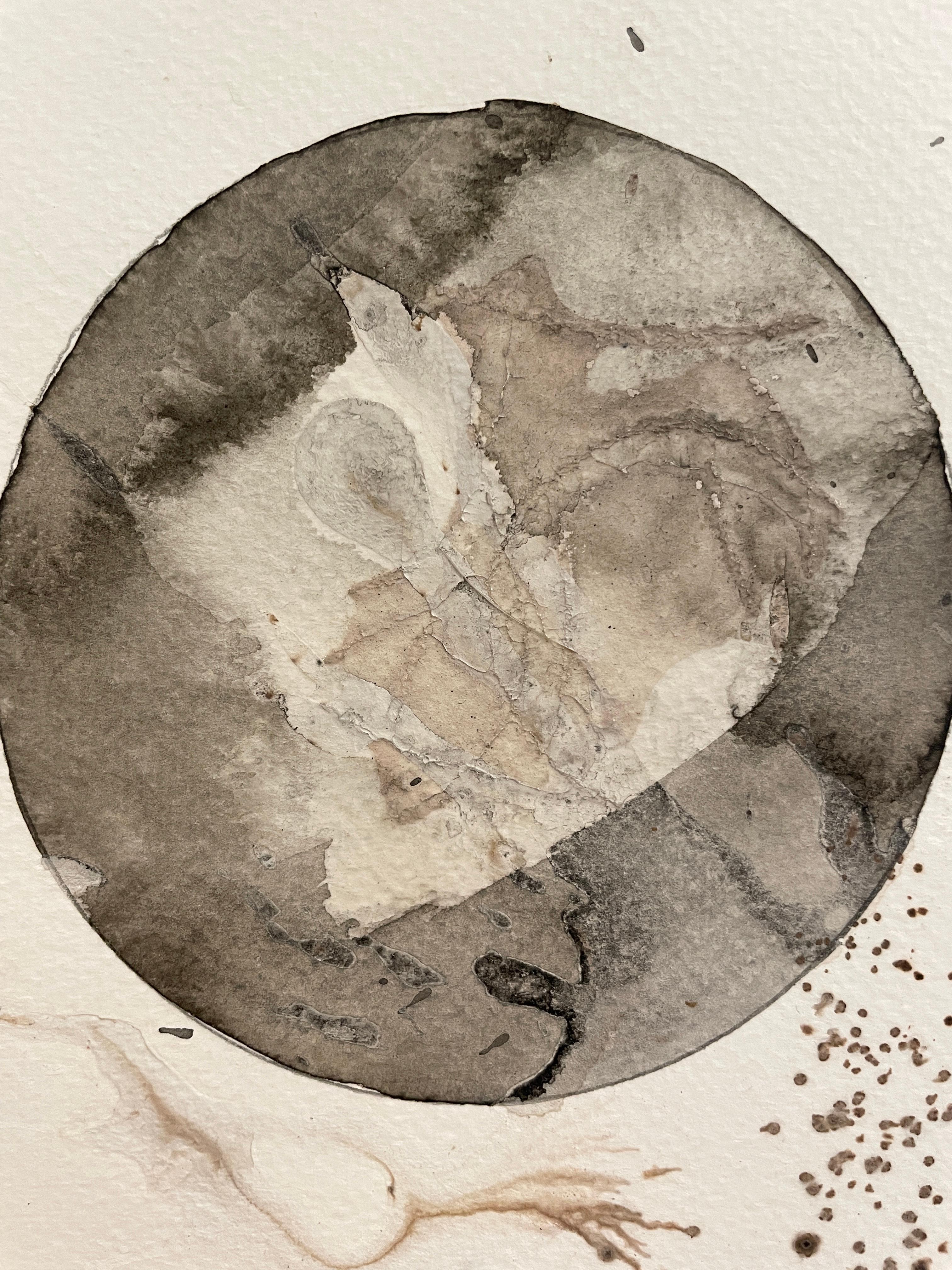 Rhythm Hut #17: dipinto astratto a inchiostro su carta d'arte incorniciato in rosso e nero con luna - Painting Astratto di Antonio Puri