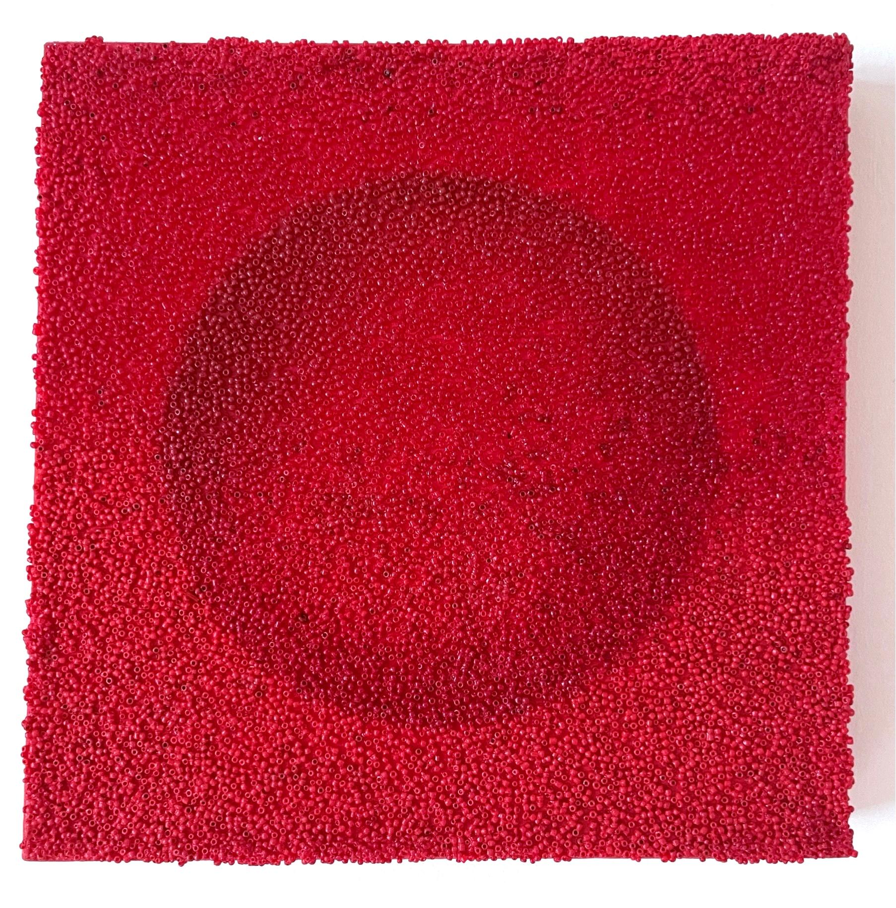 Tantra 11: pintura escultura mandala abstracta minimalista, círculo rojo - Abstract Sculpture Rojo de Antonio Puri