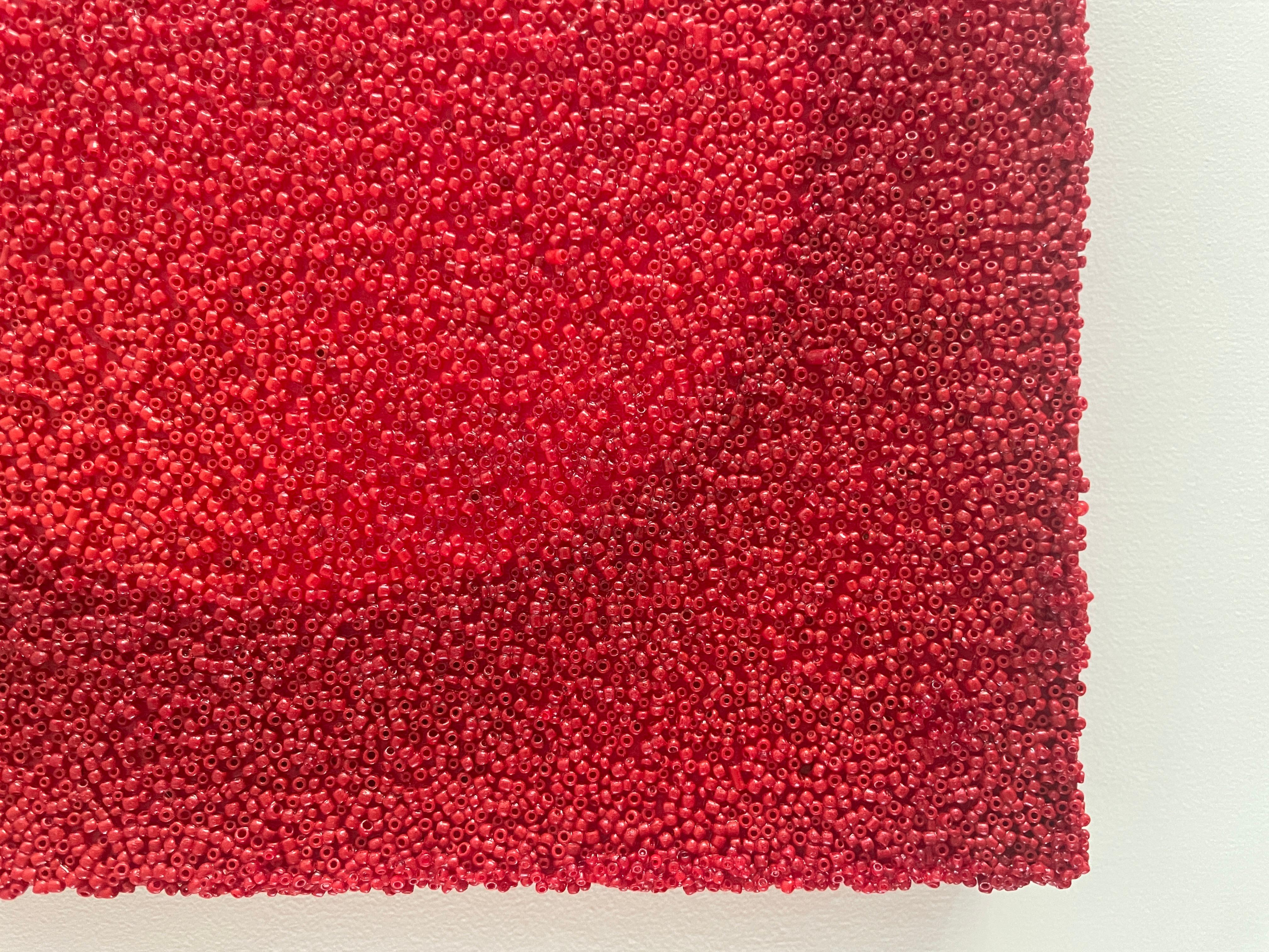 Tantra 87 : peinture abstraite indienne de mandala spirituel, sculpture de cercle, perles rouges - Sculpture de Antonio Puri