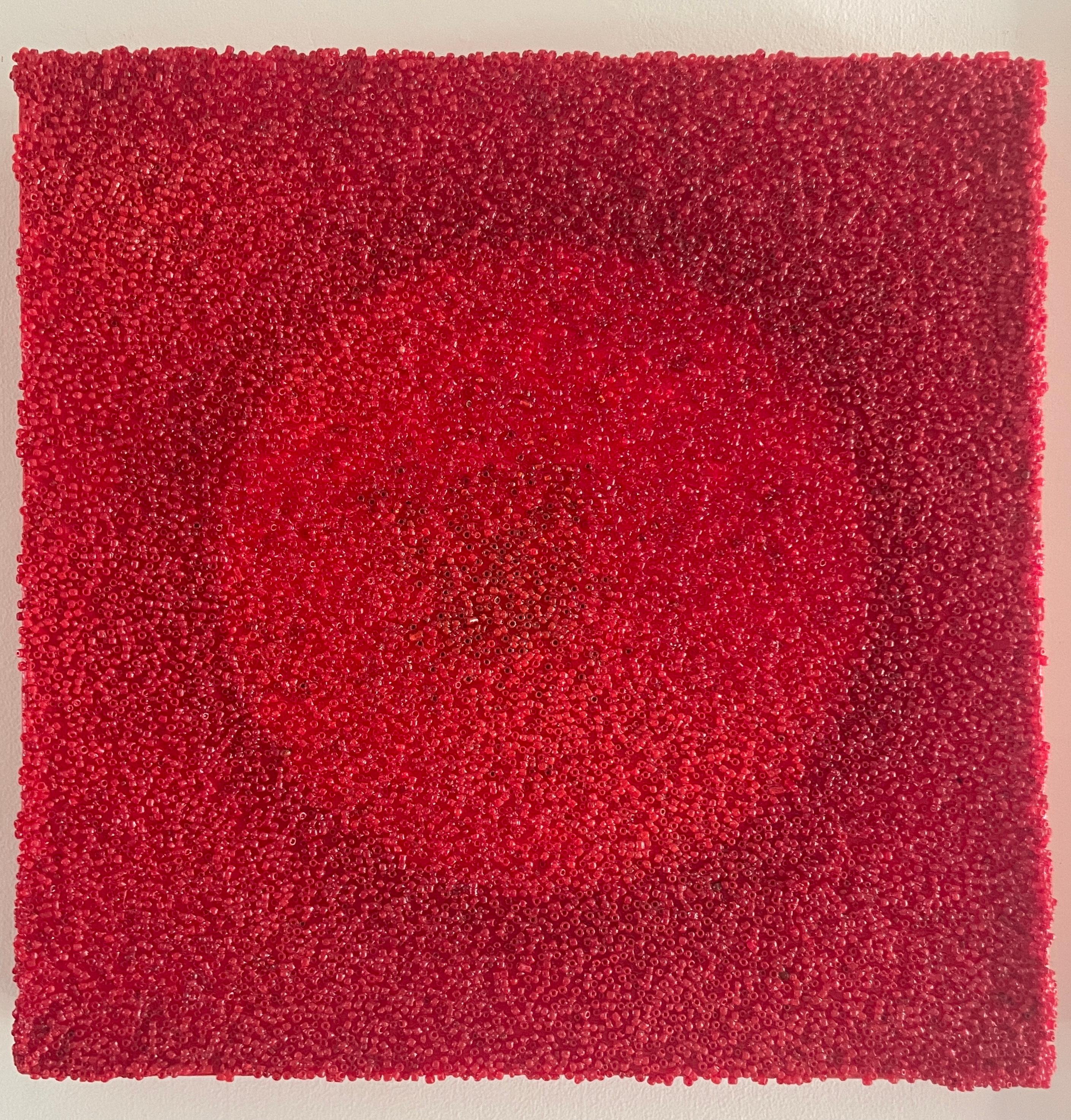 Tantra 9: abstracto India espiritual mandala círculo escultura pintura, cuentas rojas - Abstract Sculpture Rojo de Antonio Puri