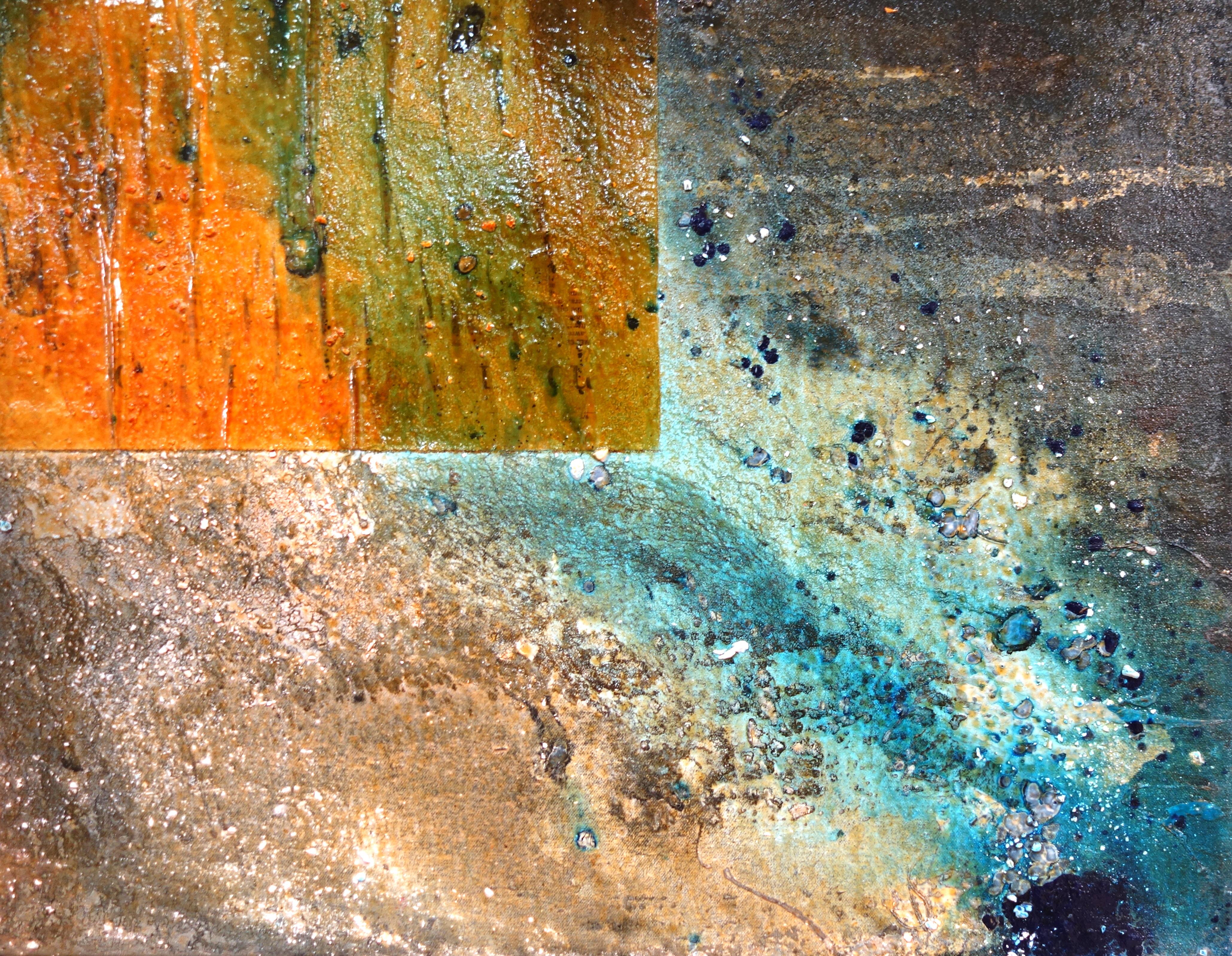 Il s'agit d'une grande peinture à deux panneaux avec des techniques mixtes comprenant de la peinture acrylique, du sable, du papier journal, des petites pierres et d'autres matériaux intégrés pour créer une texture. Les deux panneaux peuvent être