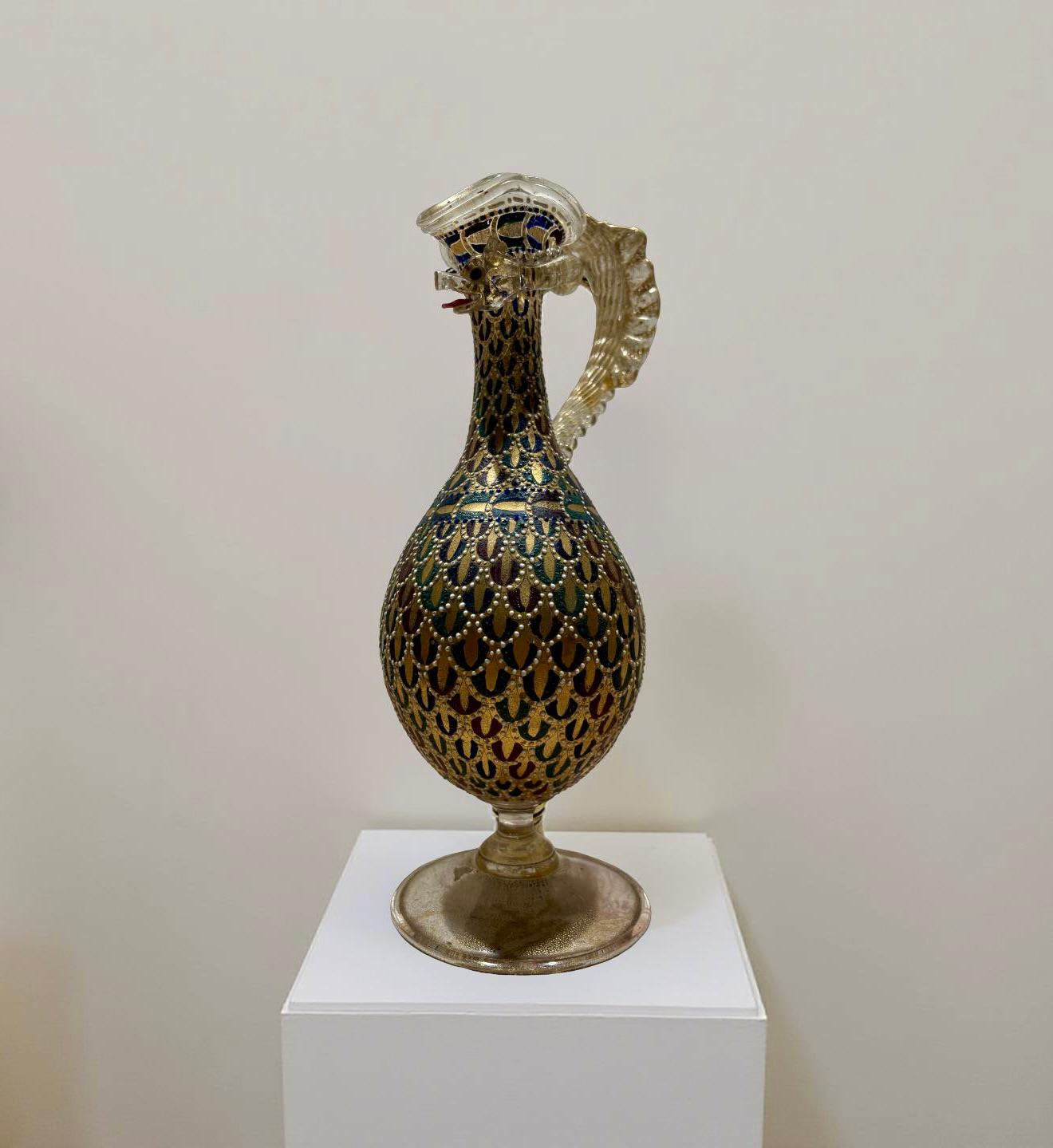 Amphore en or et émail en verre de Murano, manufacture Antonio Salviati, seconde moitié du XIXe siècle.  En 1859, la société 