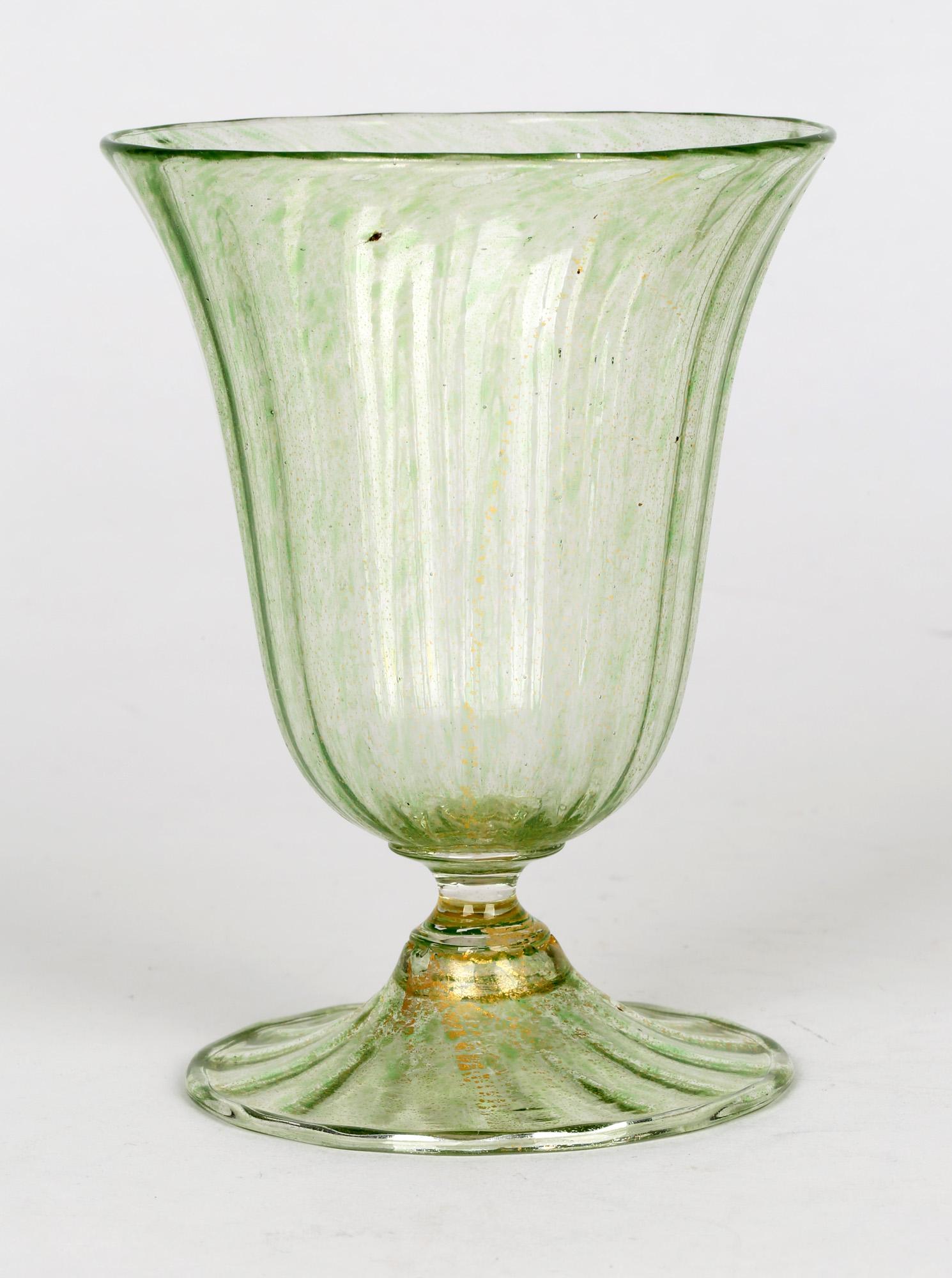 Antonio Salviati Venetian Revival Grünes und aventurinfarbenes Sundae- oder Eisglas (Handgefertigt) im Angebot