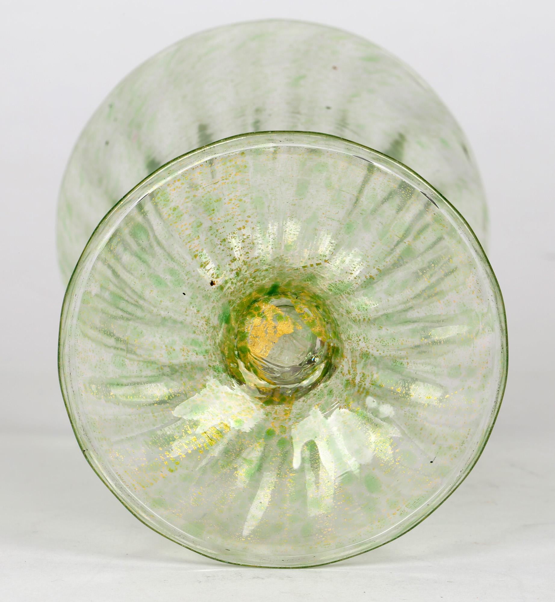Antonio Salviati Venetian Revival Grünes und aventurinfarbenes Sundae- oder Eisglas (20. Jahrhundert) im Angebot