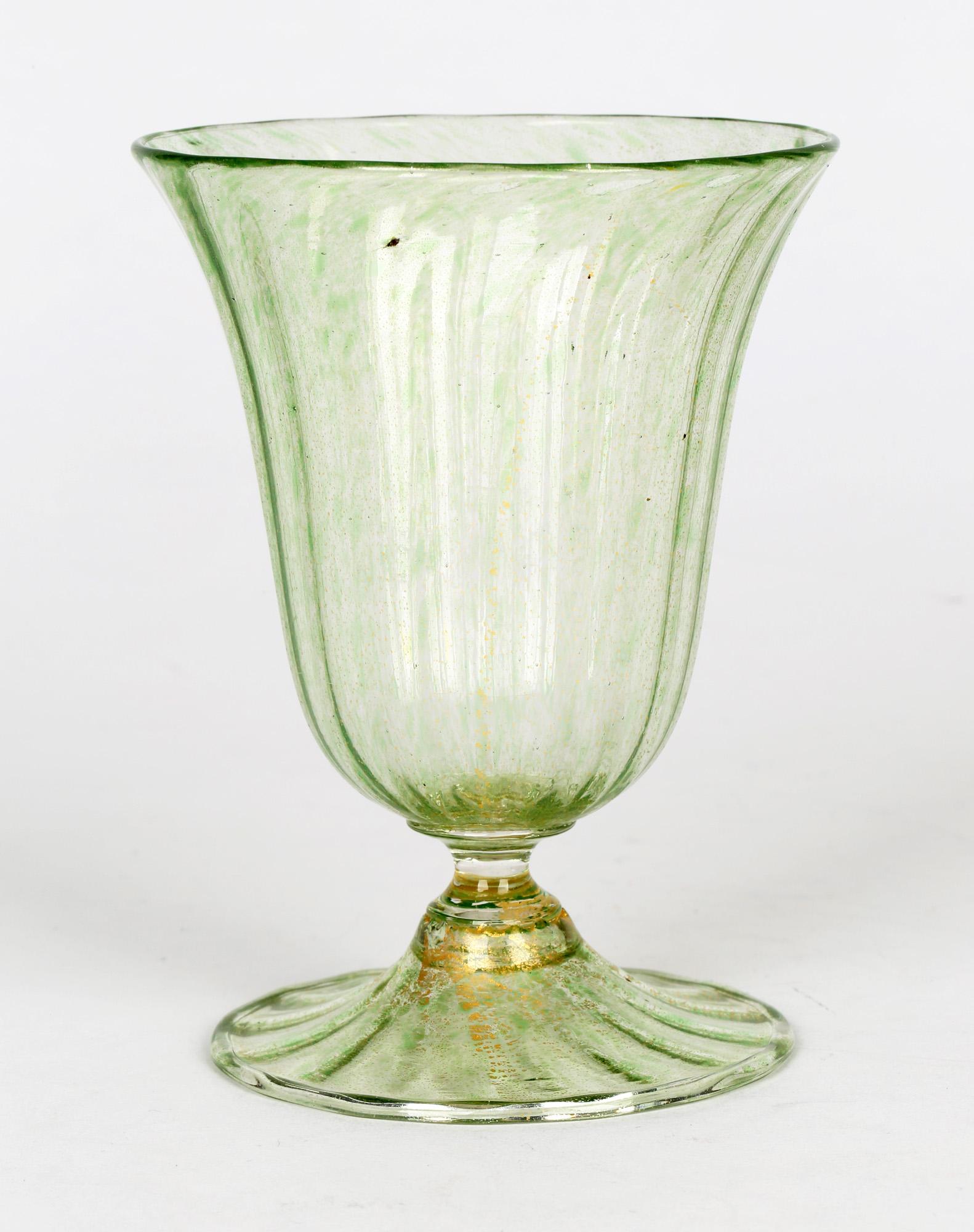 Antonio Salviati Venetian Revival Grünes und aventurinfarbenes Sundae- oder Eisglas im Angebot 1