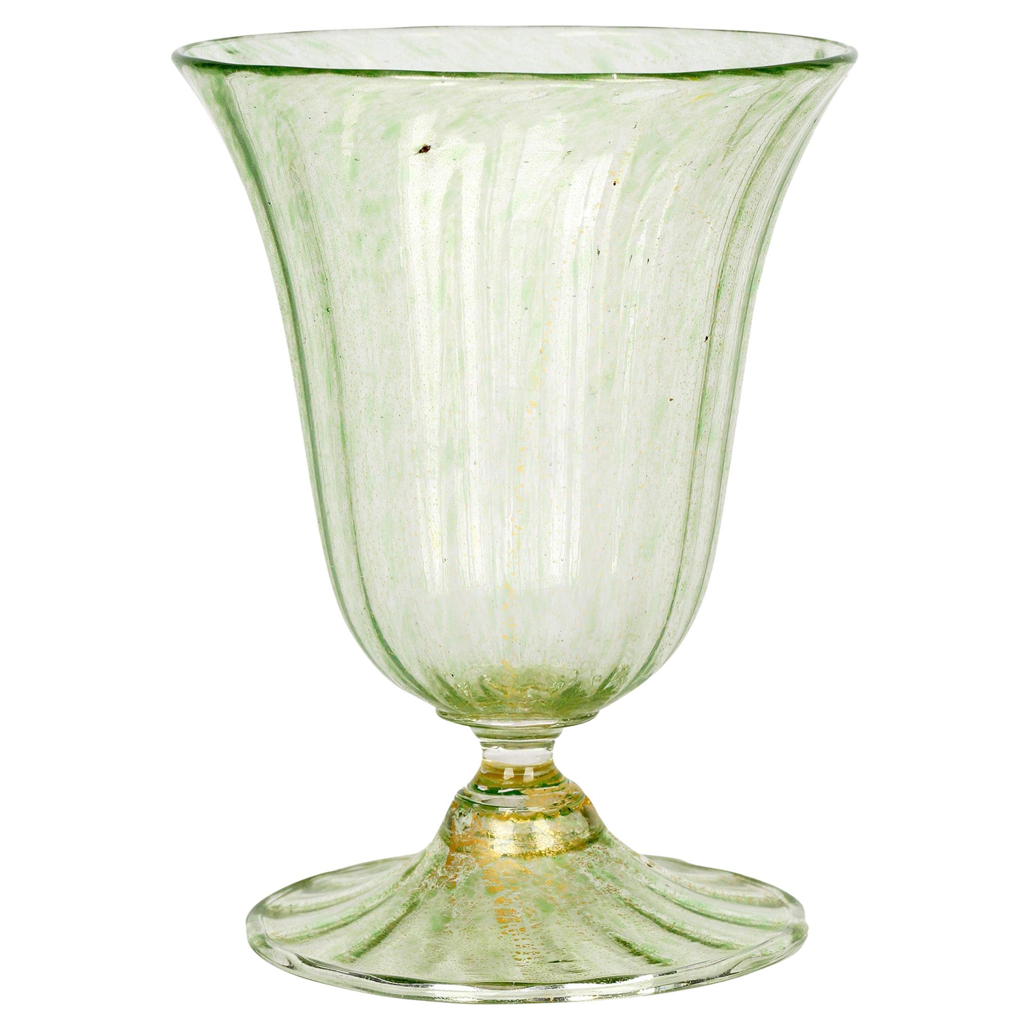 Antonio Salviati Venetian Revival Grünes und aventurinfarbenes Sundae- oder Eisglas im Angebot