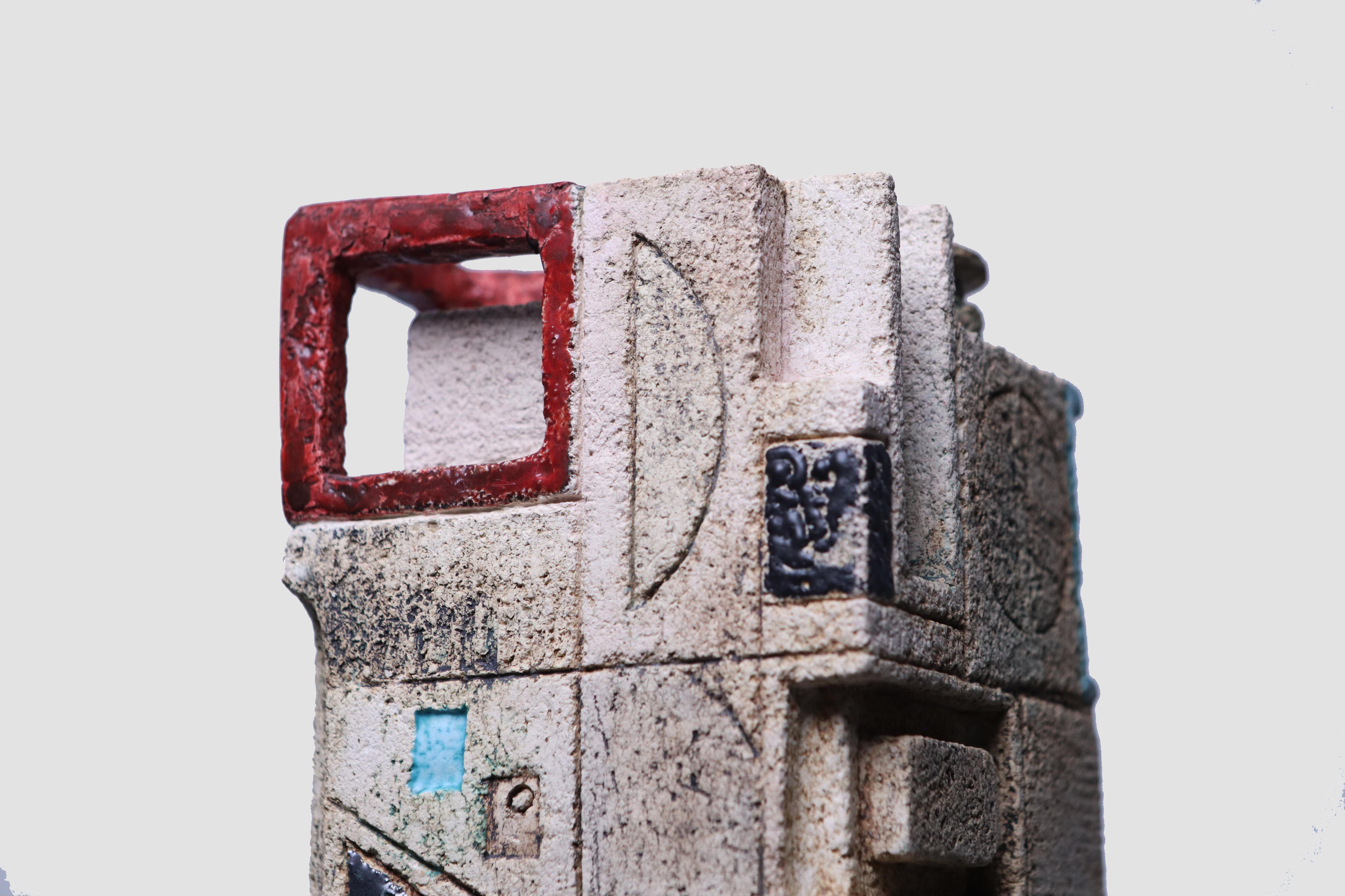 Città sospesa - Totem - Gris Abstract Sculpture par Antonio Taschini