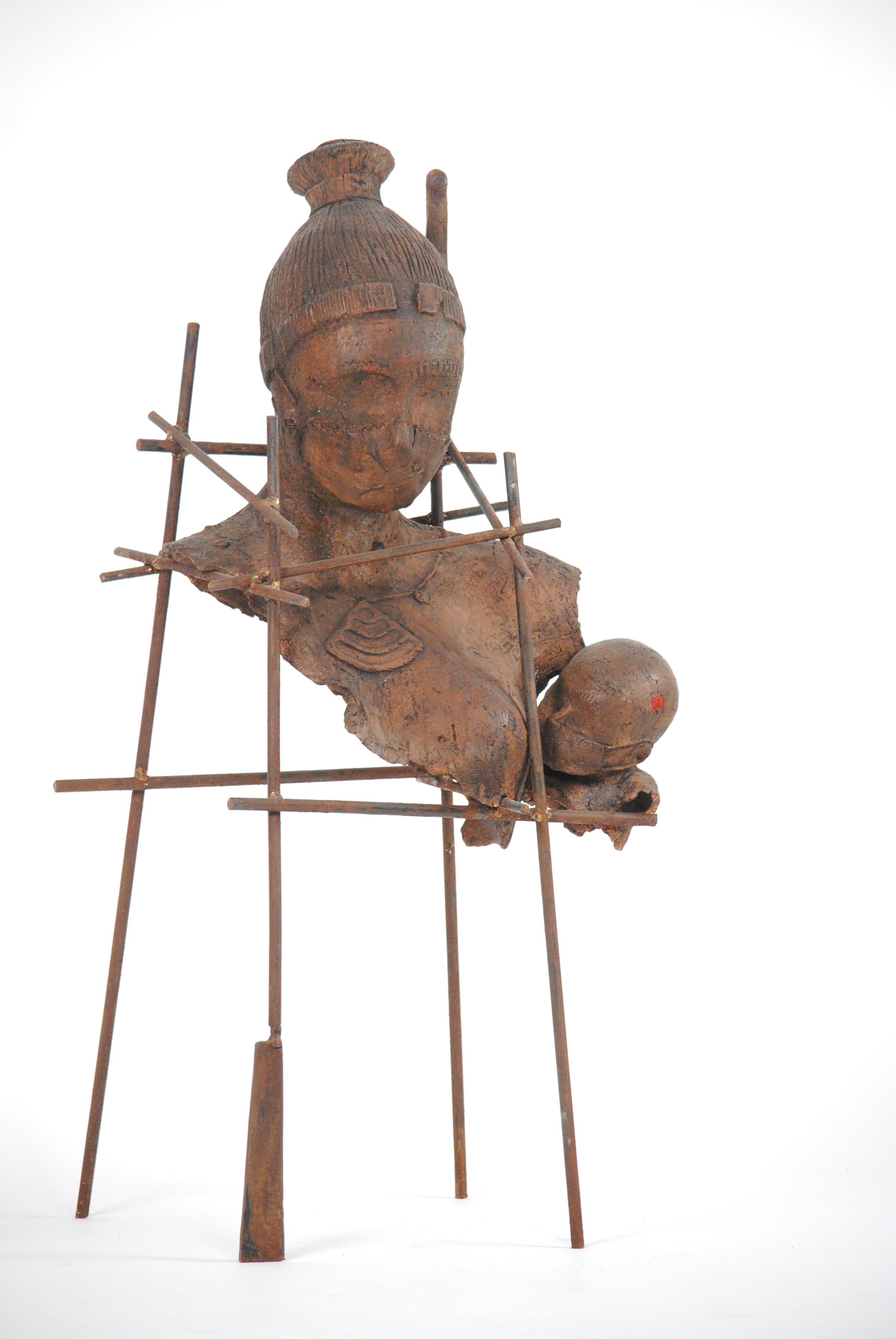 Maternità futura - della nascita non conforme
2022
Ceramica, ossidi, smalti e ferro 
Misure: CM 87x46x38
Peso: 11 kg


Si tratta di opere figurative, di ispirazione classica o arcaica, reinterpretate utilizzando segni e linguaggi comunicativi