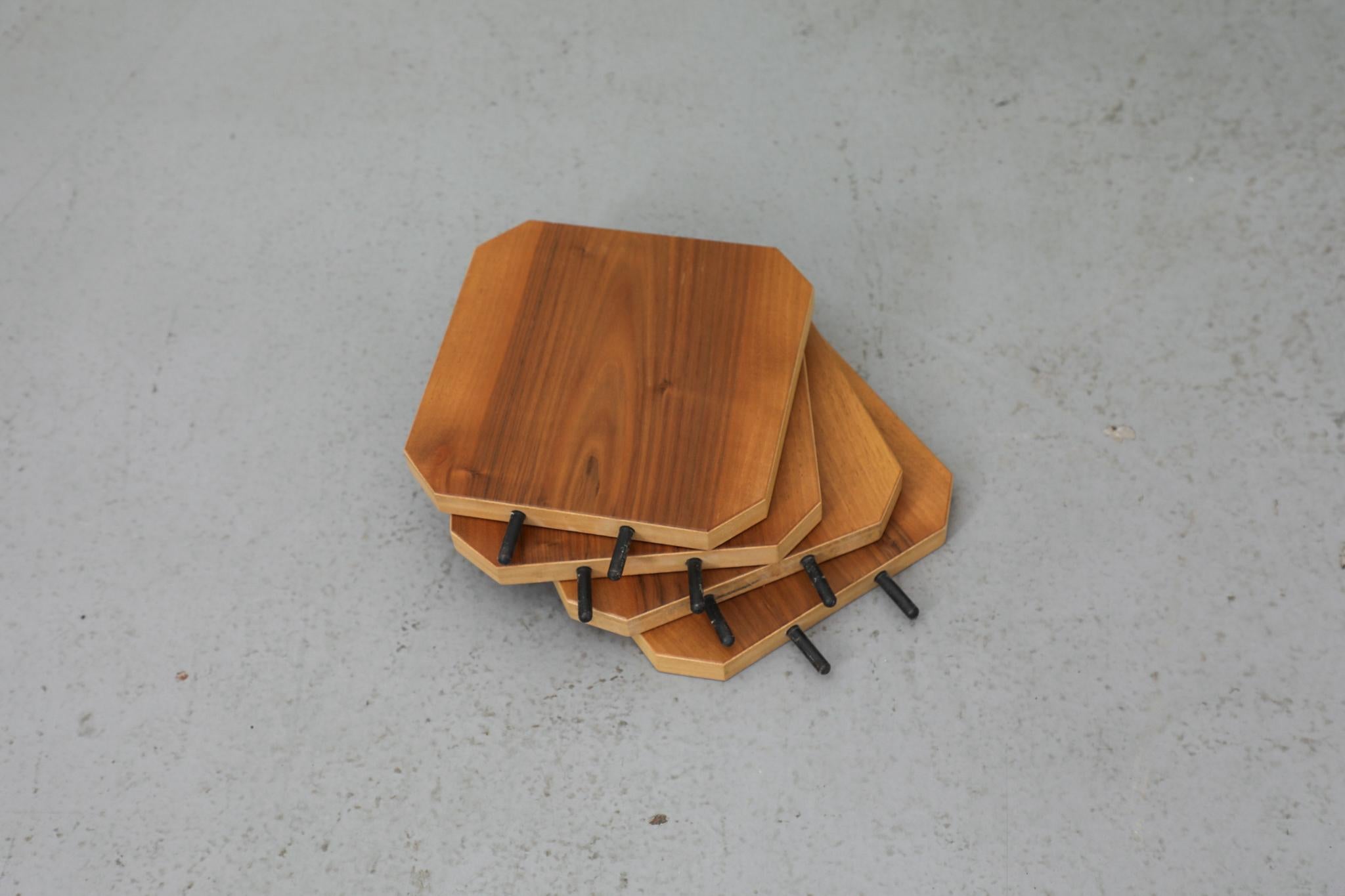Table de jeu des années 1980 avec plateau réversible et quatre fauteuils en cuir Antonio Virgilio en vente 11