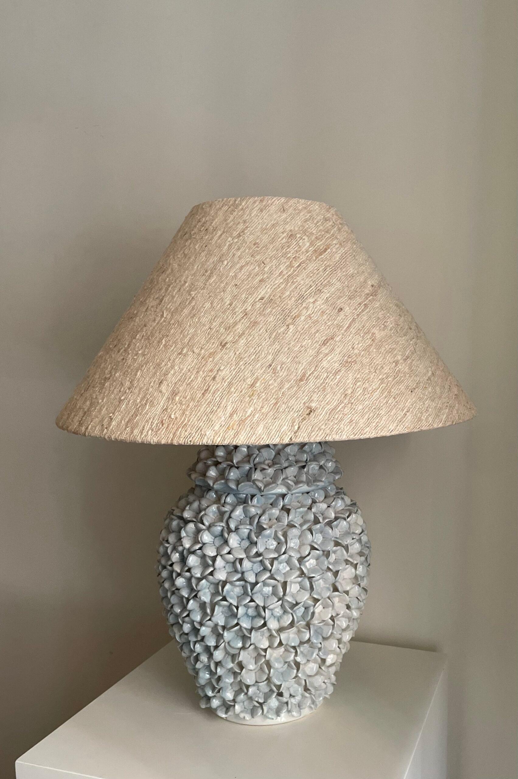 Ceramica Lampada in porcellana e seta di Antonio's in vendita