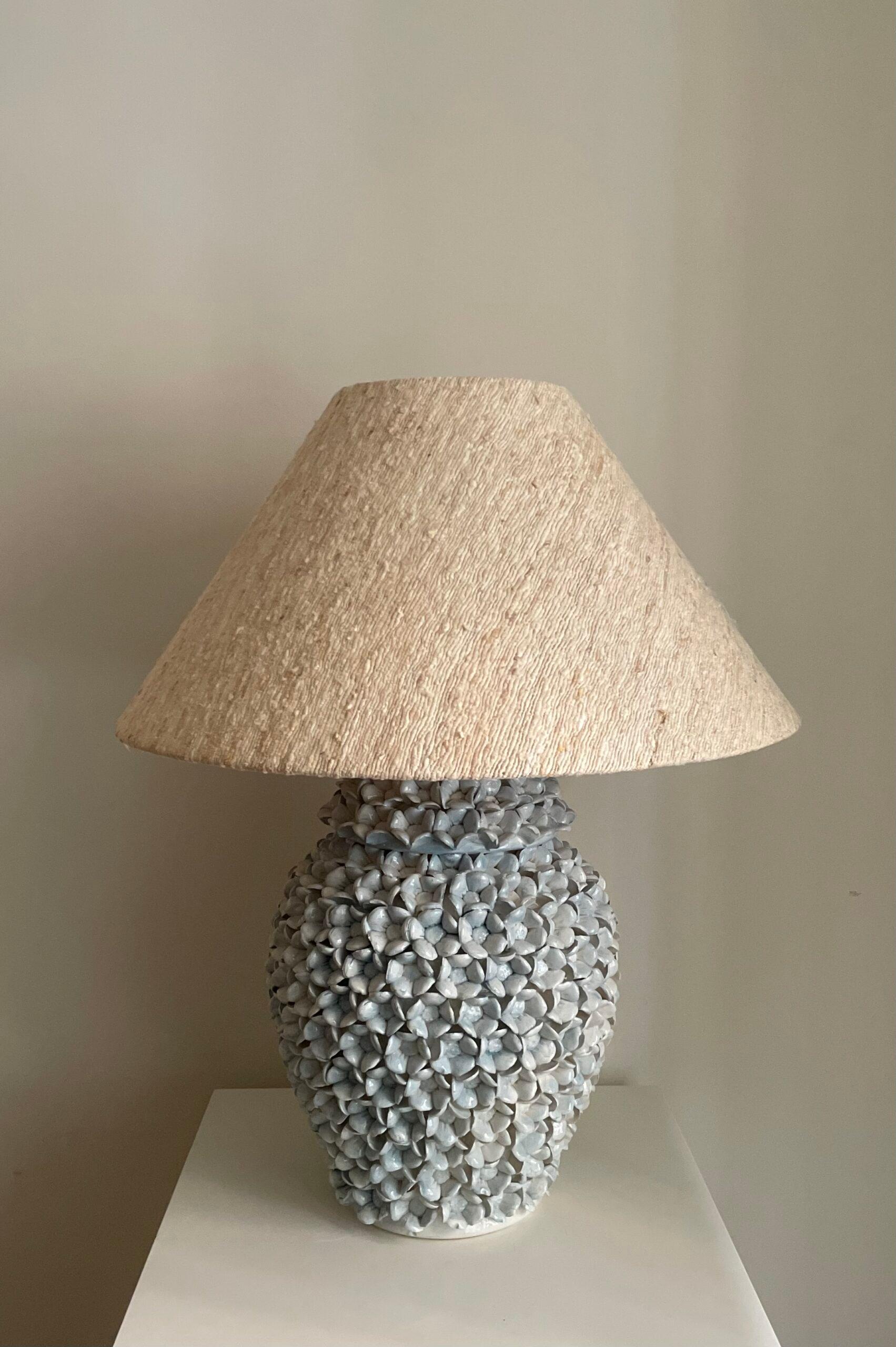 Lampada in porcellana e seta di Antonio's in vendita 1