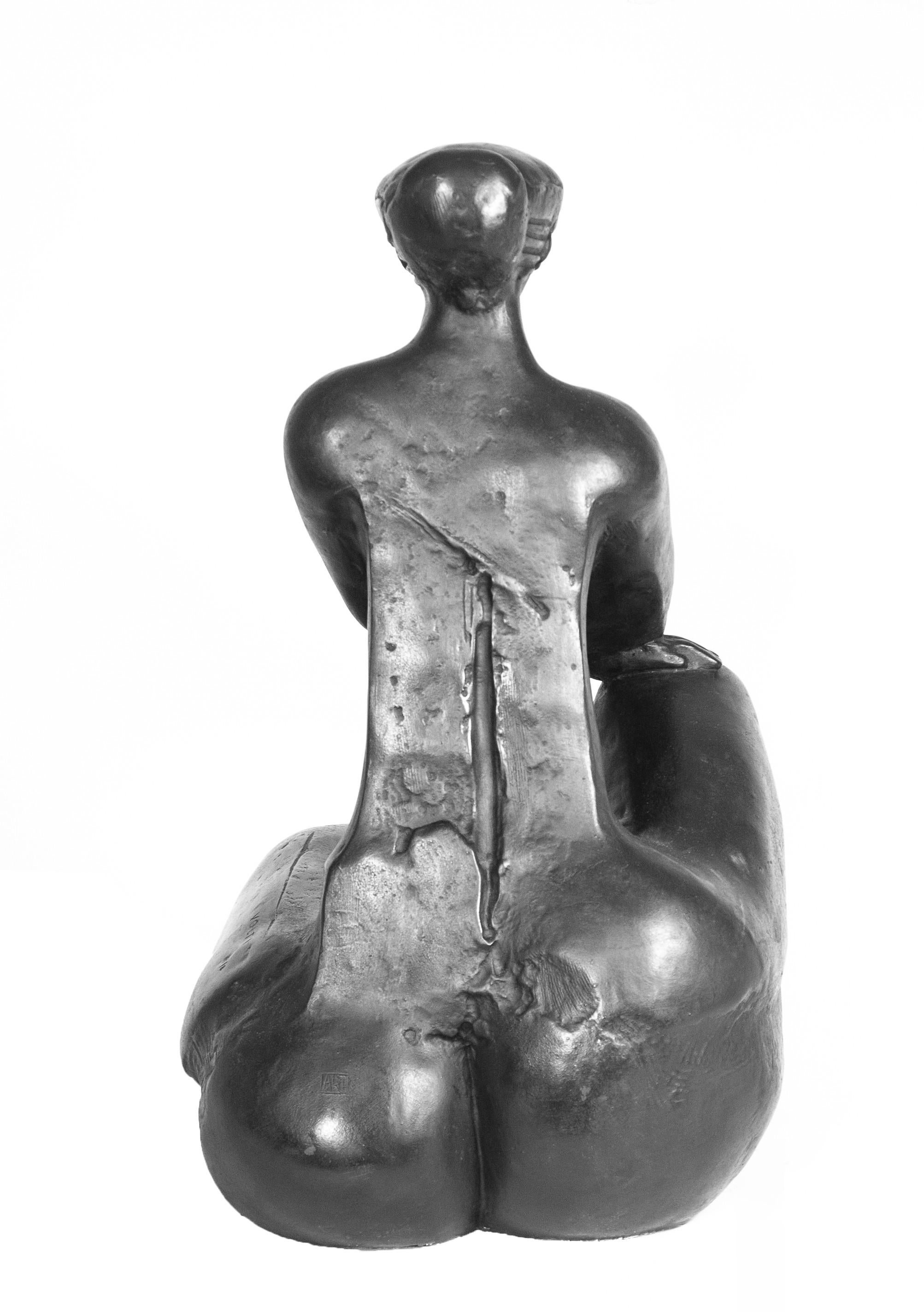 Fusione in bronzo a cera persa, patina nera, certificato di autenticità rilasciato dalla Fondazione Antoniucci Volti, opera originale, timbro della fonderia. Edizione di solo 8 esemplari