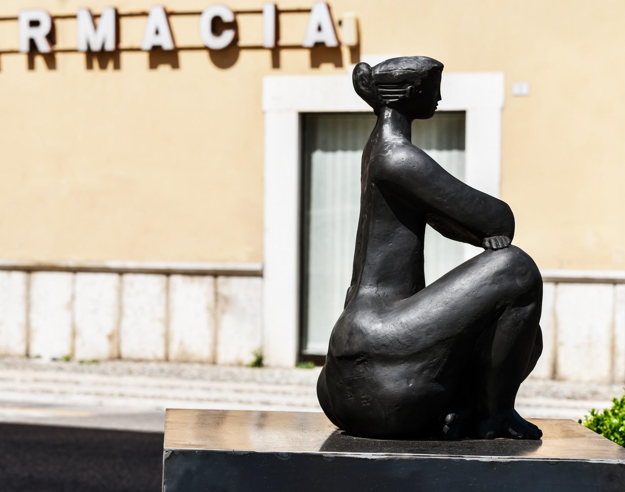 Nummeriert und limitiert auf 8 Exemplare 
Signiertes Kunstwerk
Authentizität: Verkauft mit Echtheitszertifikat von der Indivision Antoniucci Volti
Rechnung der Galerie
Skulptur: Bronze, Metall, Bronzepatina

Aufstellen: Die Skulptur kann im Freien