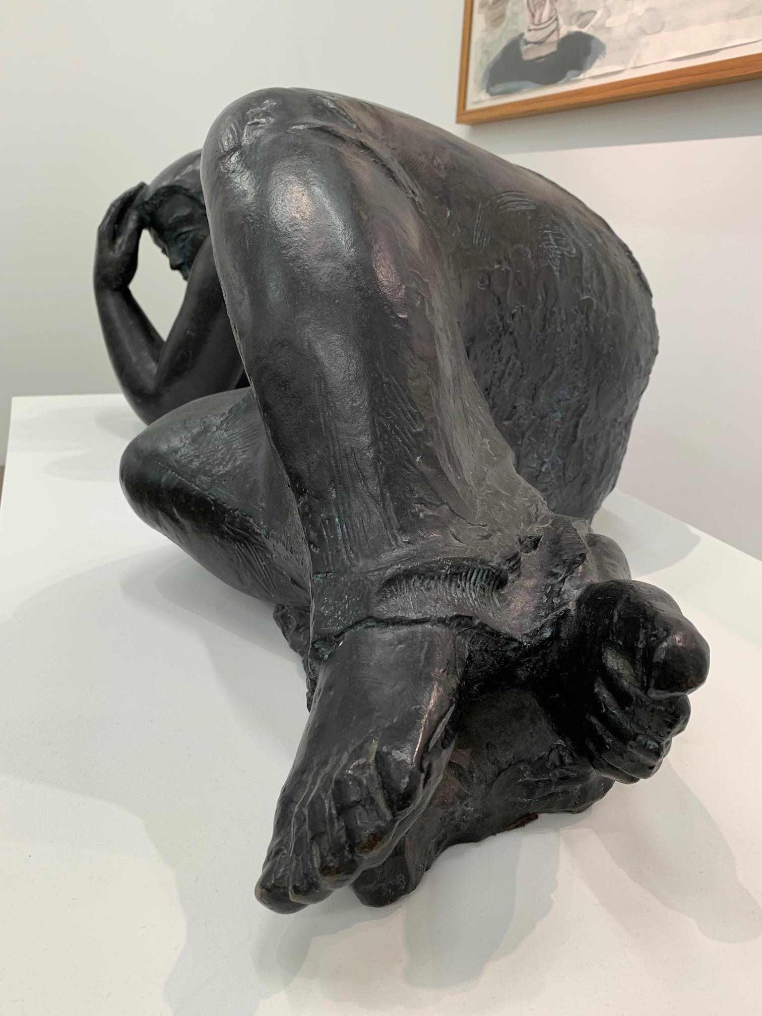 « Femme de Tours », bronze, sculpture figurative féminine couchée - Sculpture de Antoniucci Volti